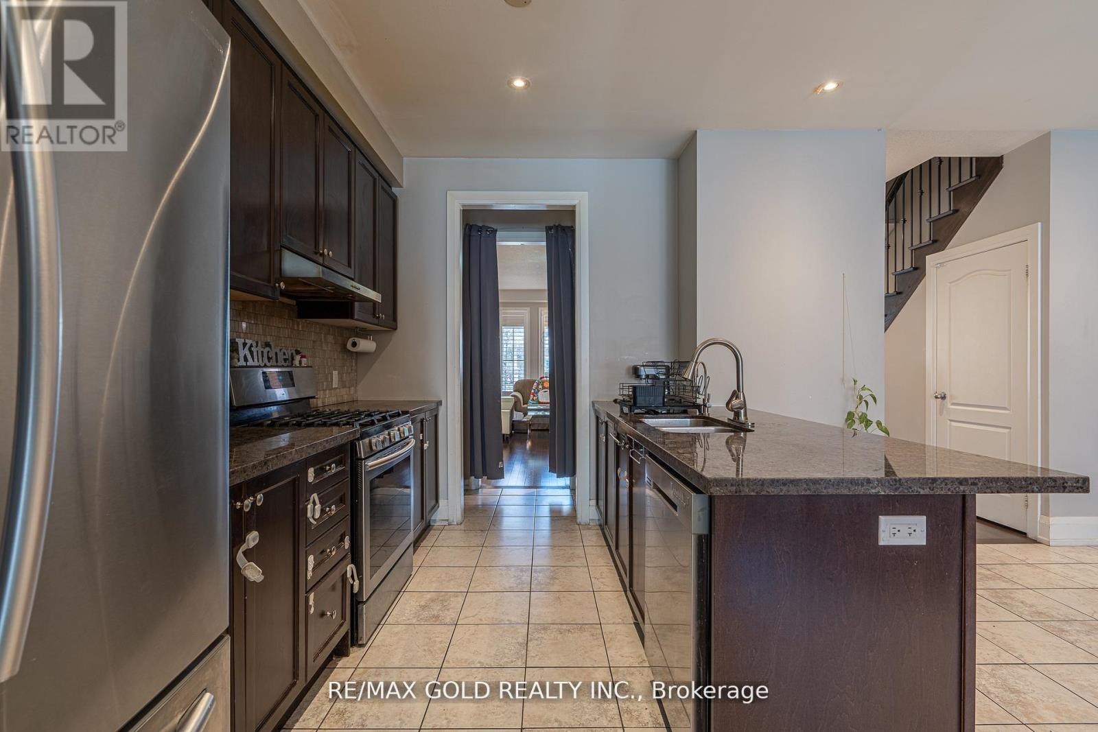 61 Yellowknife Road, Brampton, Ontario  L6R 0B3 - Photo 13 - W13027434