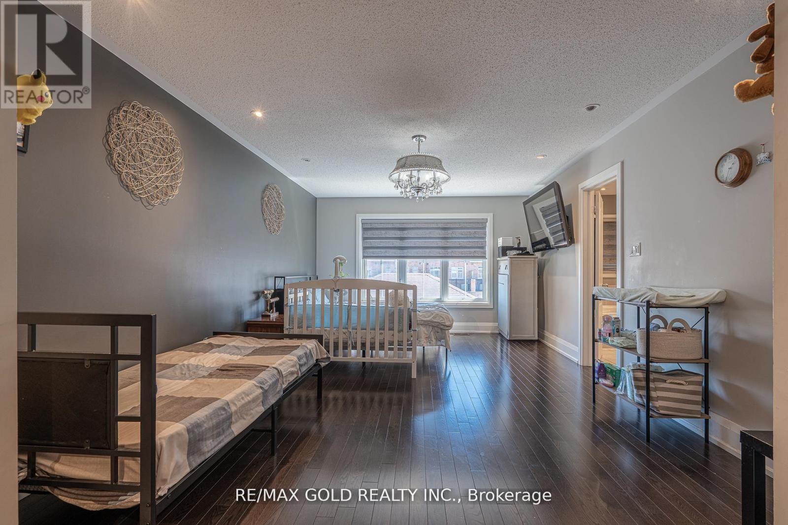 61 Yellowknife Road, Brampton, Ontario  L6R 0B3 - Photo 18 - W13027434