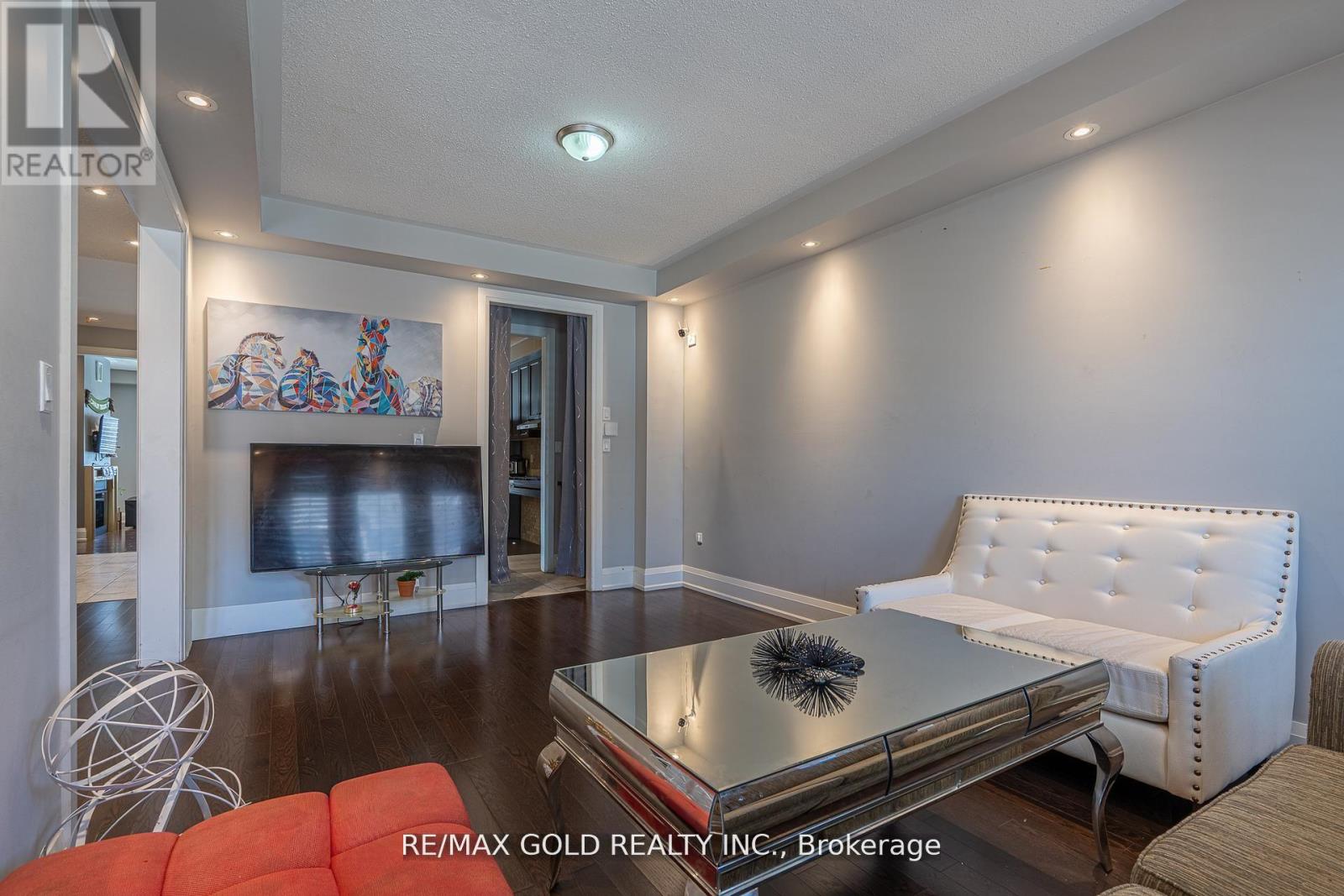 61 Yellowknife Road, Brampton, Ontario  L6R 0B3 - Photo 7 - W13027434