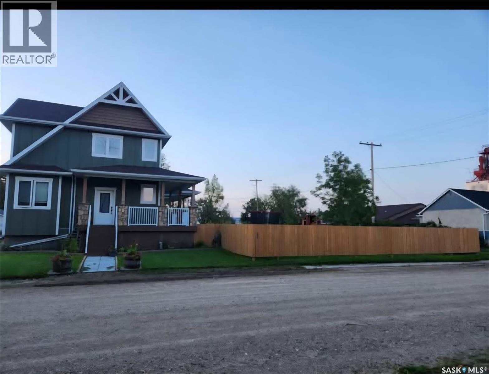105 Francis Street, Francis, Saskatchewan  S0G 1V0 - Photo 2 - SK033585