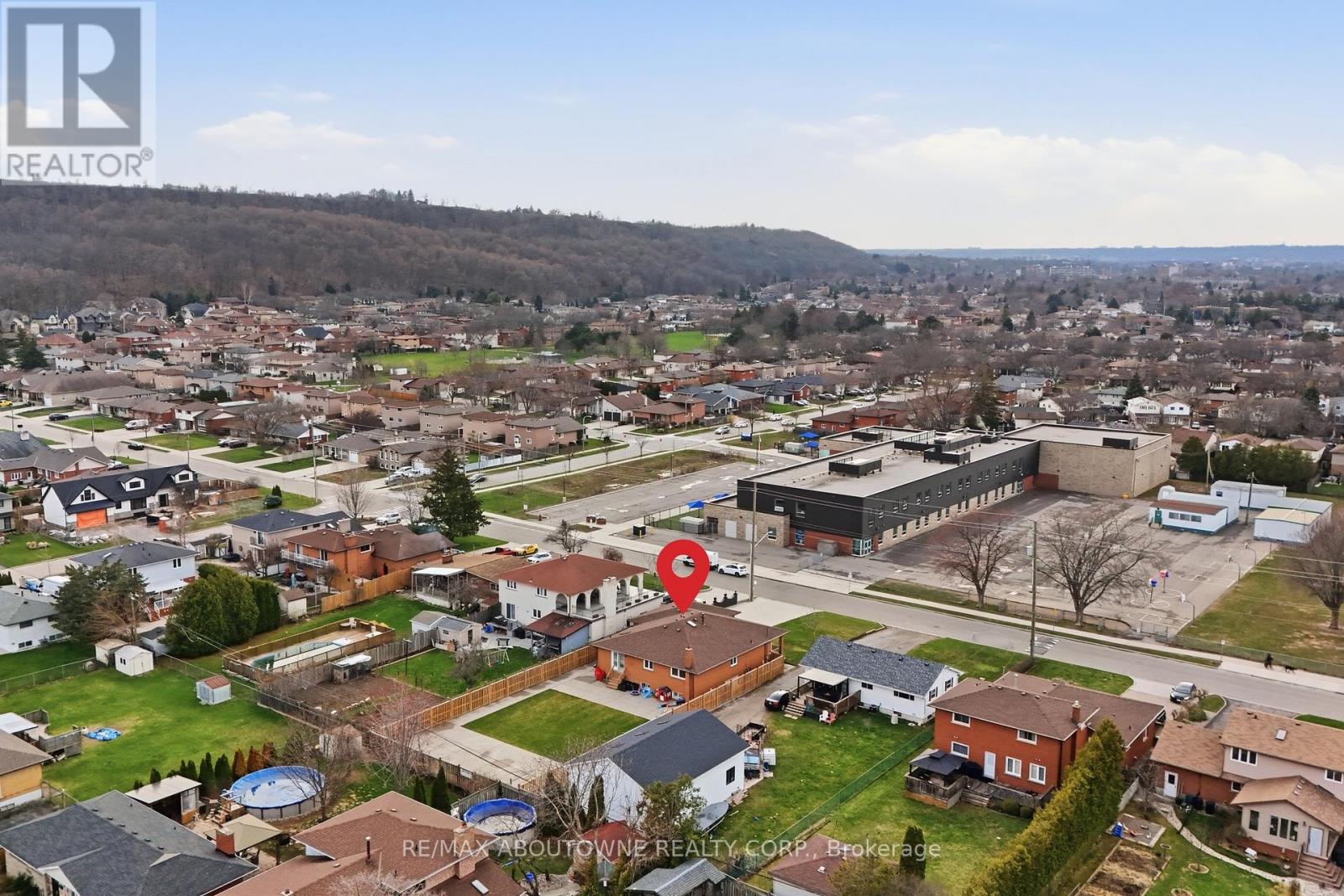 58 Kilbourn Avenue, Hamilton, Ontario  L8G 3E2 - Photo 4 - X13027362