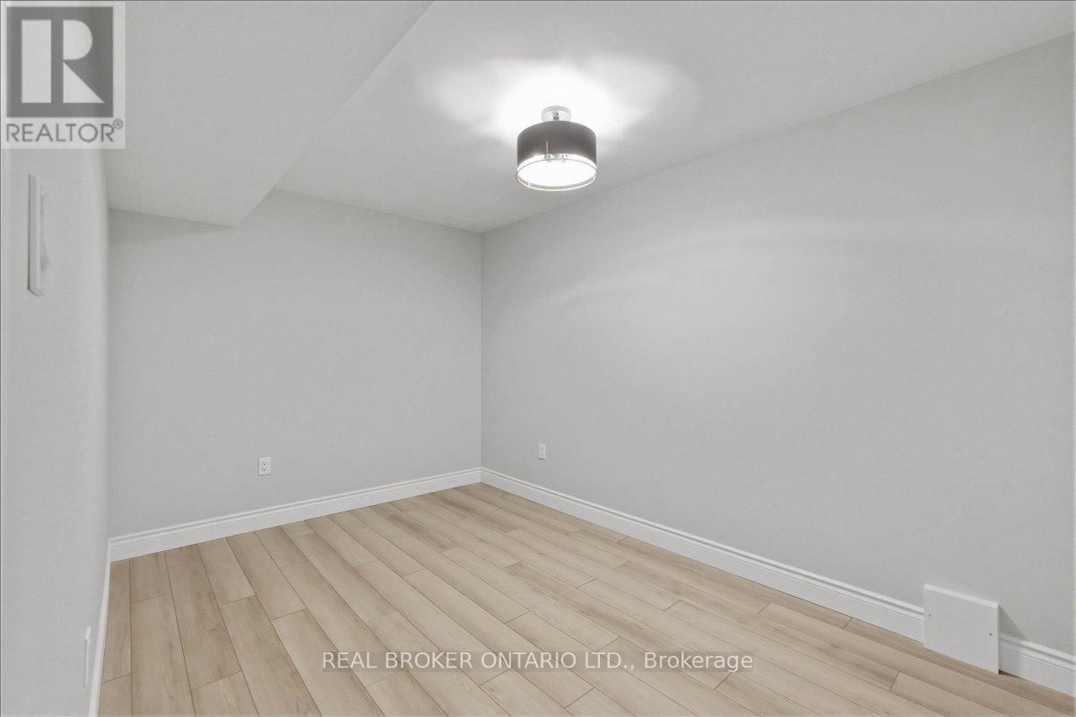 220 Joseph Schoerg Crescent, Kitchener, Ontario  N2P 2T4 - Photo 34 - X13027374