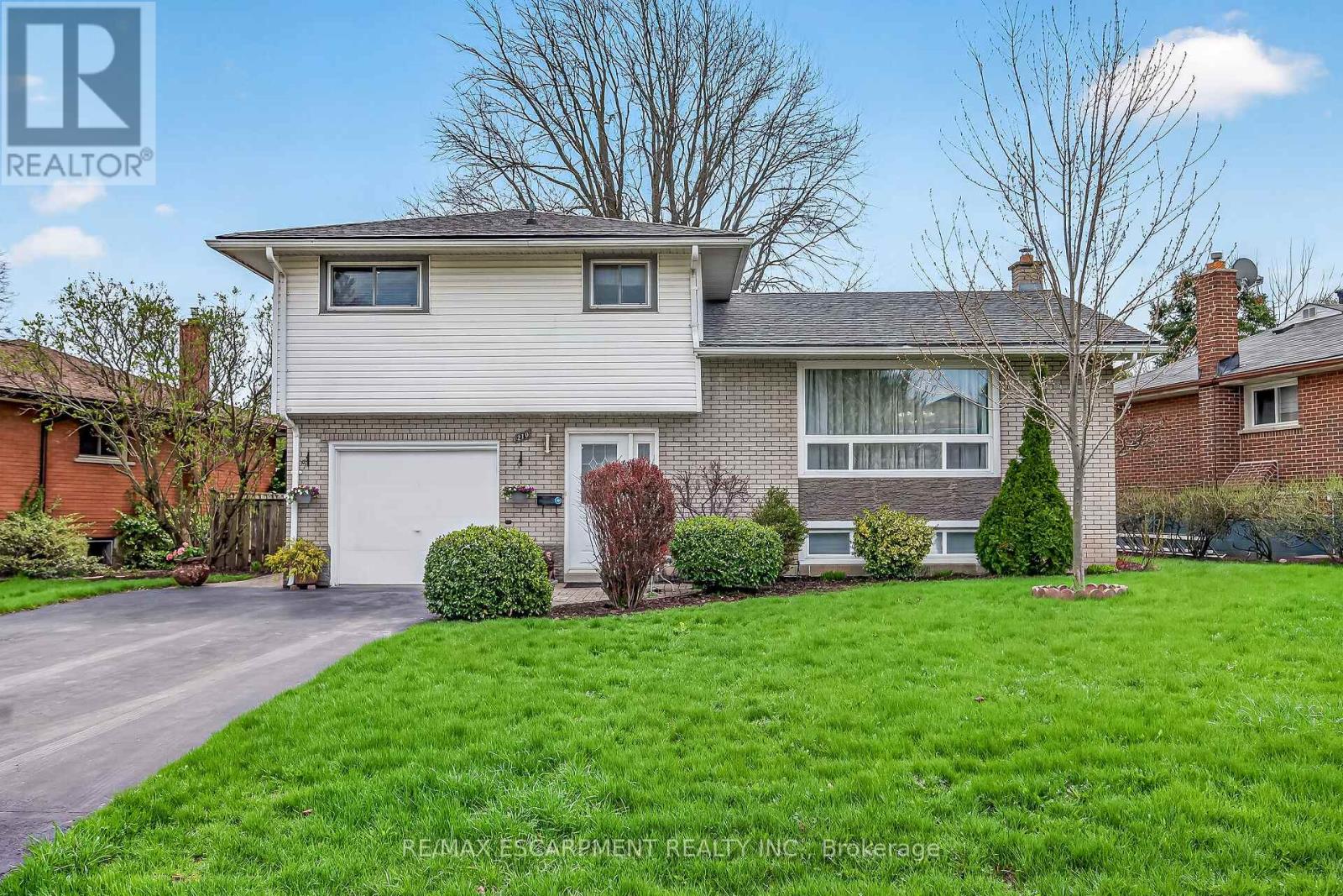 210 Columbia Drive, Hamilton, Ontario  L9C 3Y6 - Photo 1 - X13027382