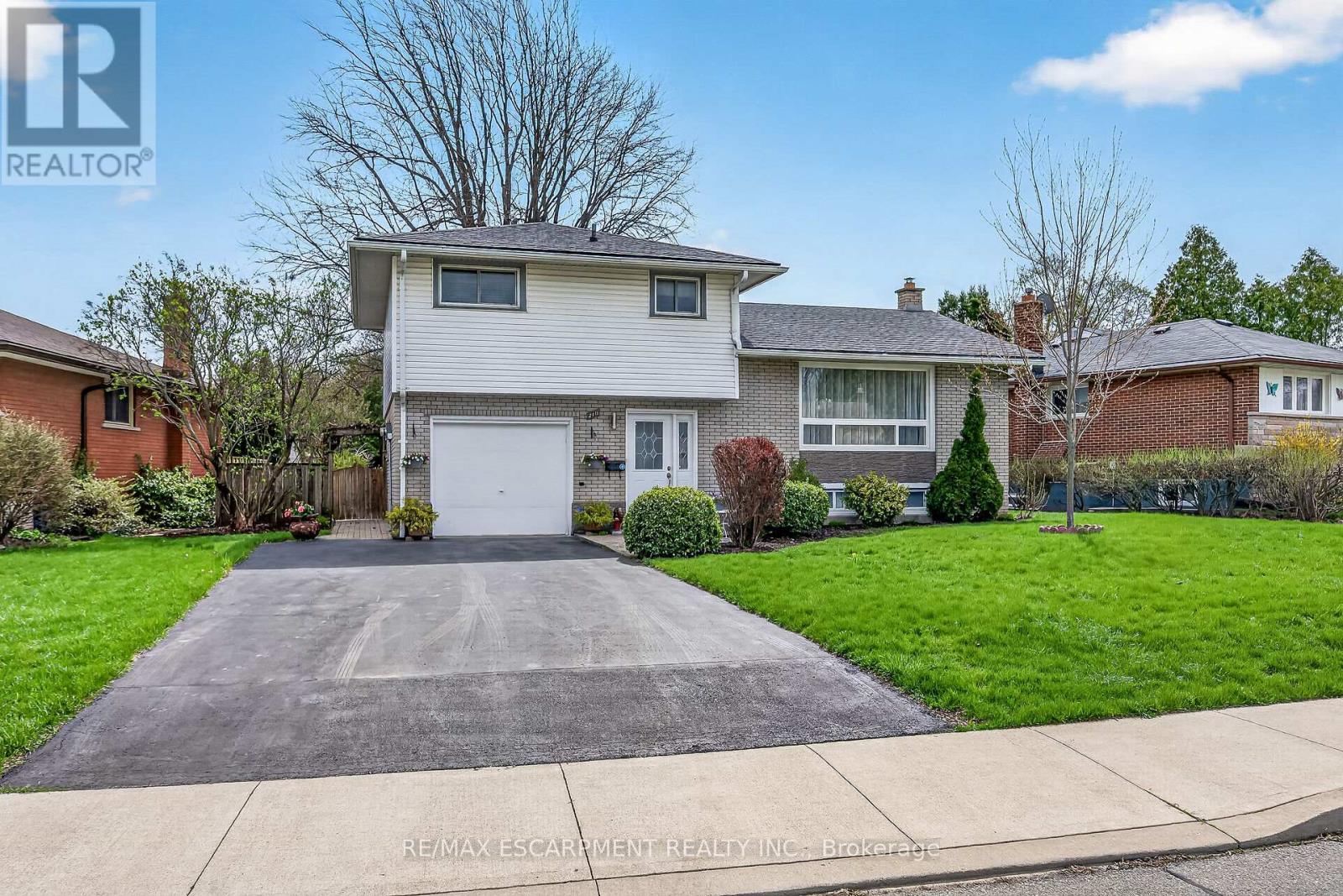 210 Columbia Drive, Hamilton, Ontario  L9C 3Y6 - Photo 2 - X13027382