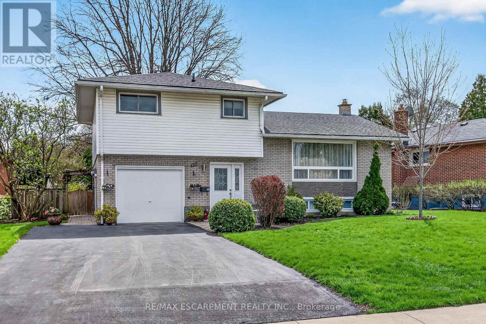 210 Columbia Drive, Hamilton, Ontario  L9C 3Y6 - Photo 3 - X13027382