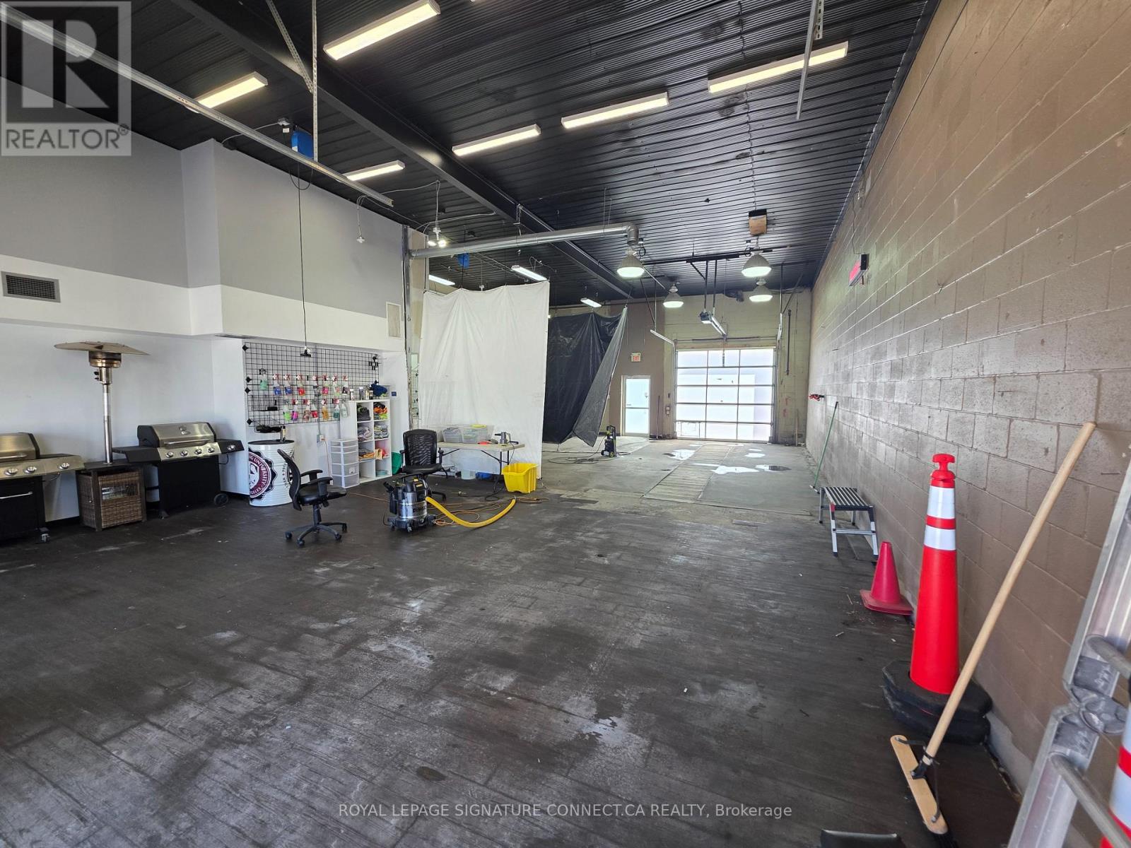 1215 Victoria Street N, Kitchener, Ontario  N2B 3E1 - Photo 3 - X13027460