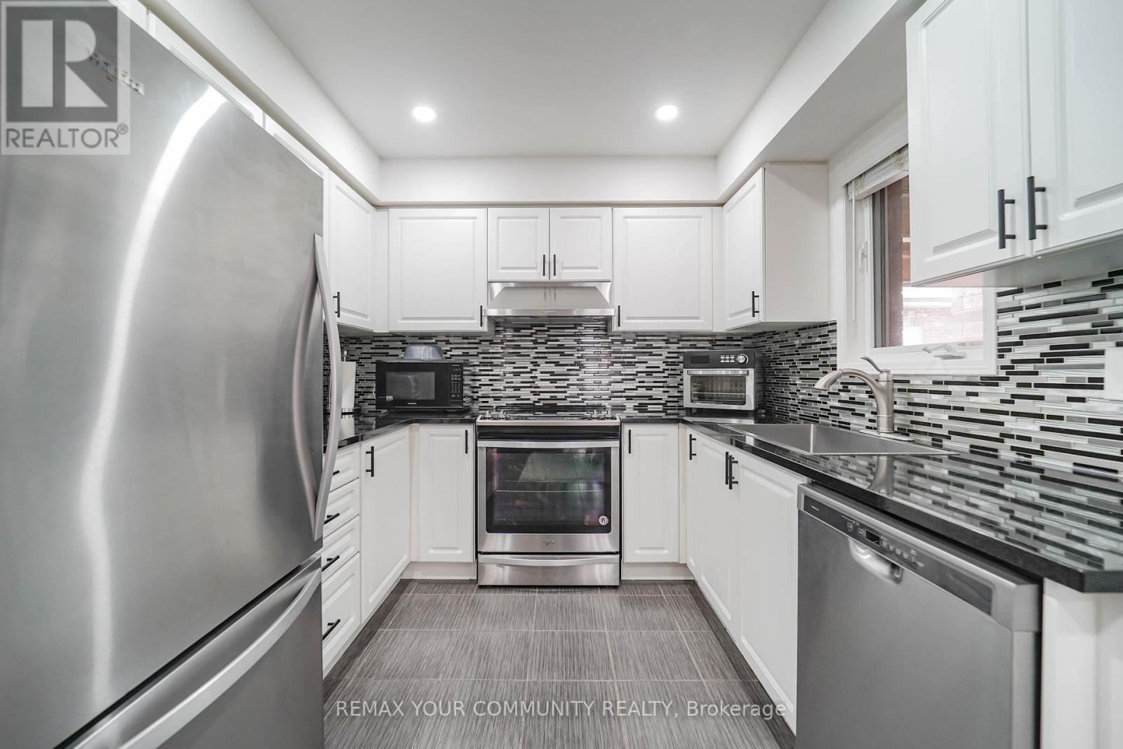 10 Ted Wray Circle, Toronto, Ontario  M3L 0G7 - Photo 7 - W13025990