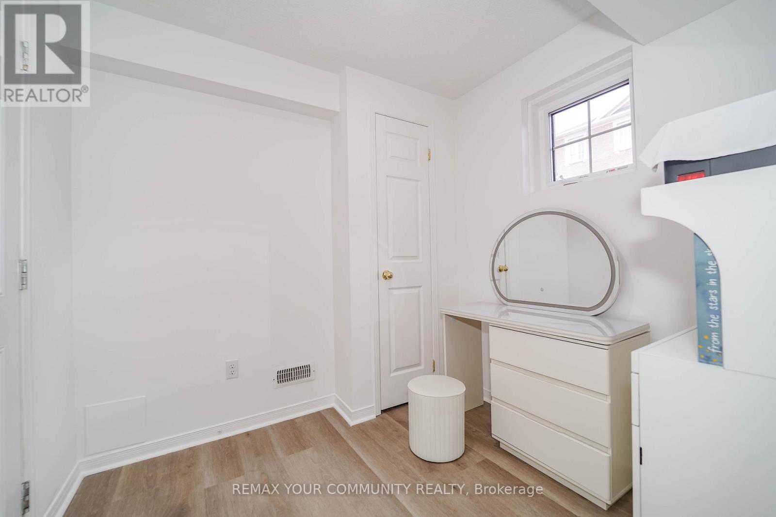 10 Ted Wray Circle, Toronto, Ontario  M3L 0G7 - Photo 9 - W13025990