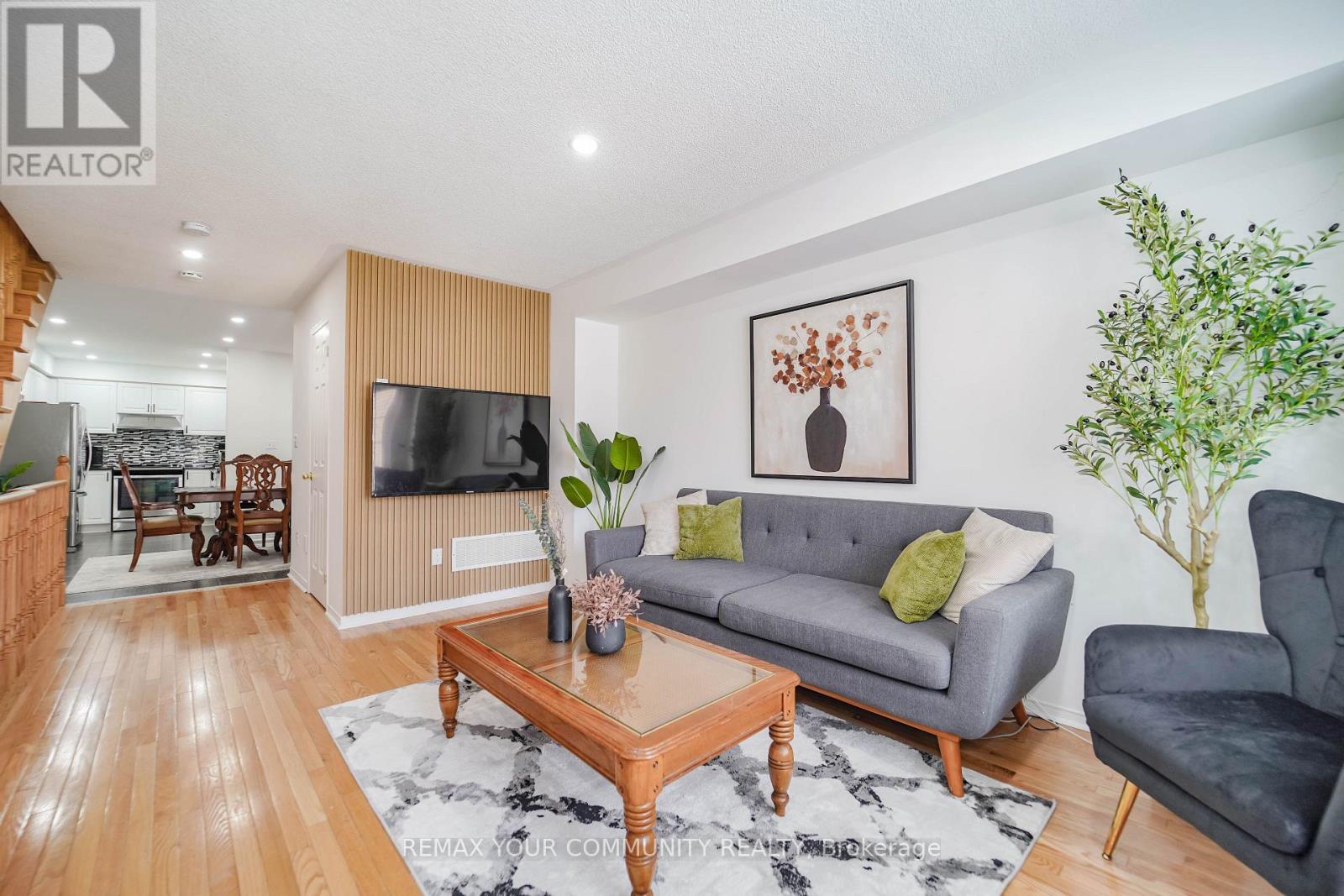 10 Ted Wray Circle, Toronto, Ontario  M3L 0G7 - Photo 4 - W13025990