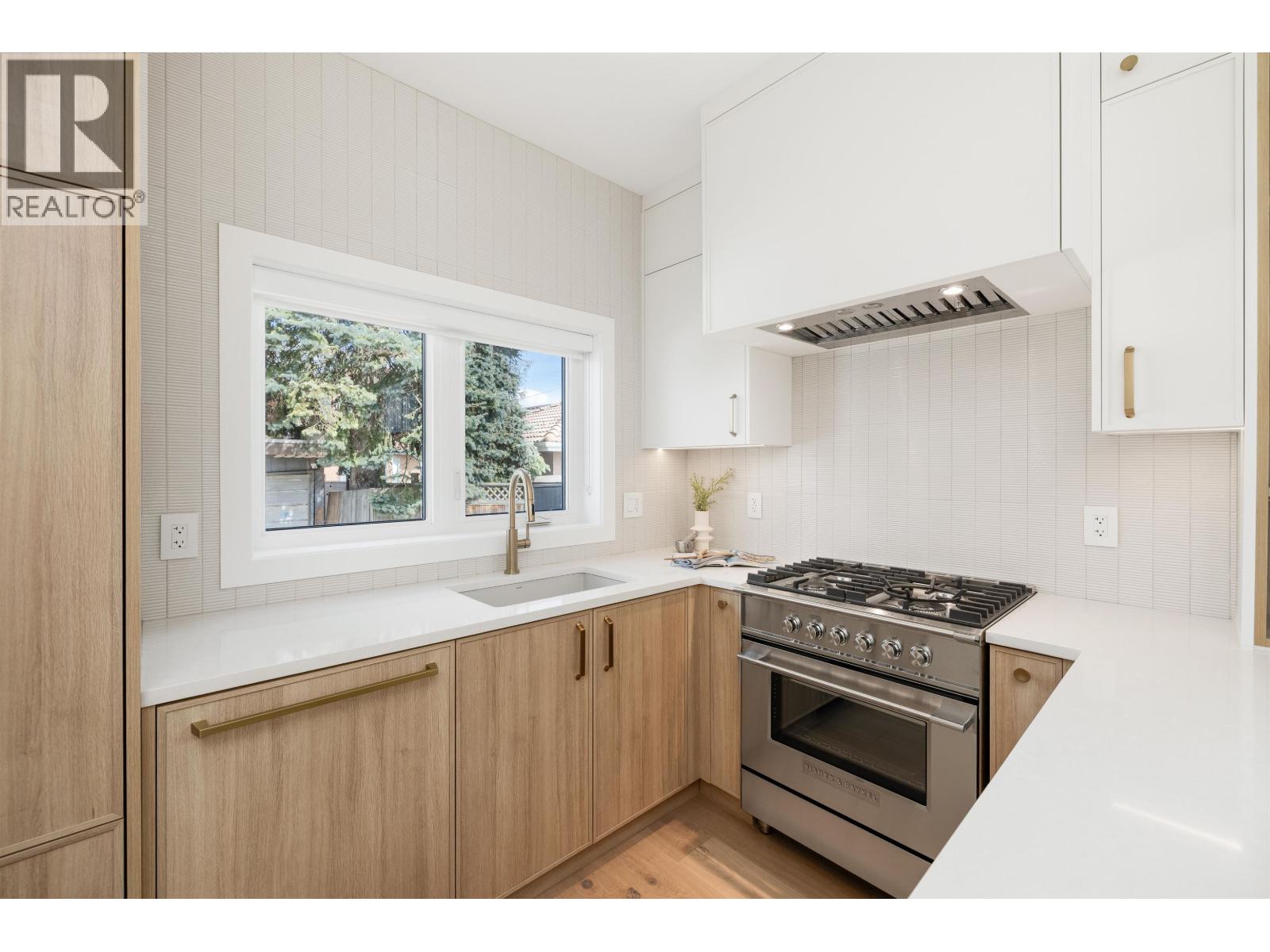 3143 E 19 Avenue, Vancouver, British Columbia  V5M 2T2 - Photo 3 - R3114271