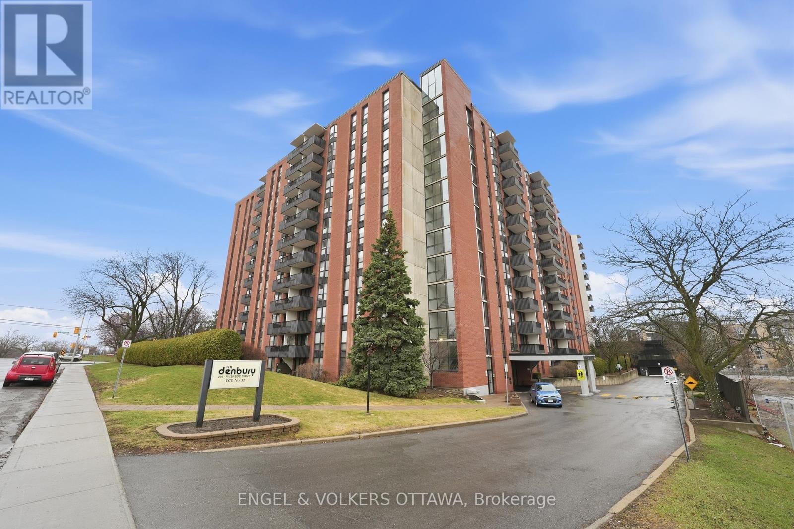 301 - 2951 RIVERSIDE DRIVE, Ottawa, Ontario