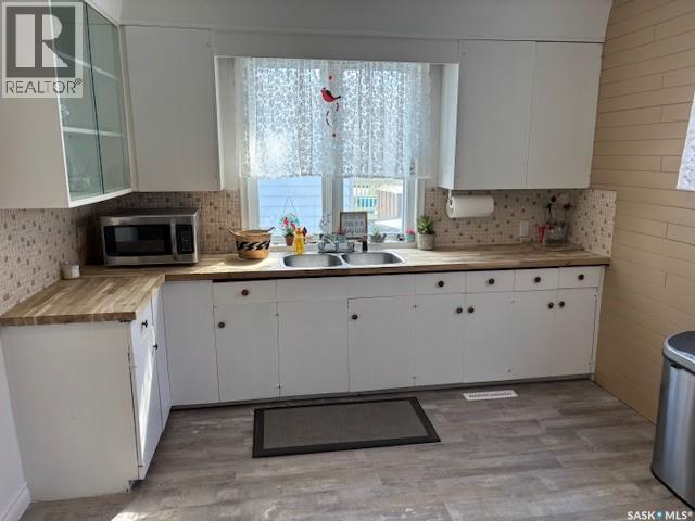 224 3rd Avenue W, Canora, Saskatchewan  S0A 0L0 - Photo 2 - SK022042