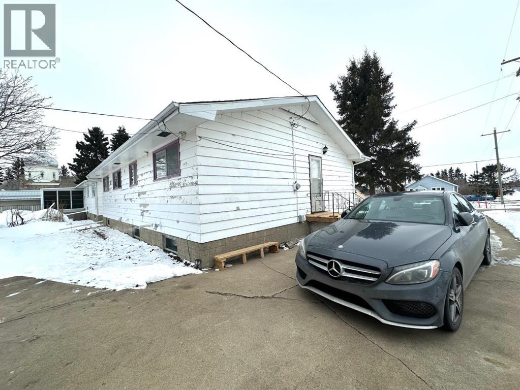 5240 50 Avenue, Holden, Alberta  T0B 2C0 - Photo 2 - A2296133