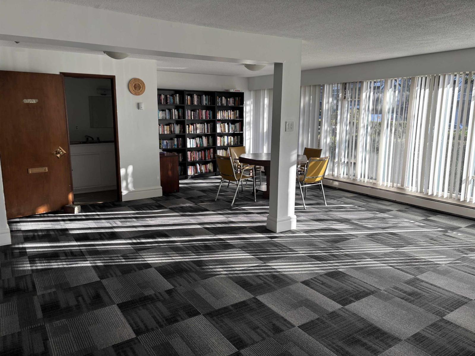 321 17707 57a Avenue, Surrey, British Columbia  V3S 1J2 - Photo 3 - R3113412