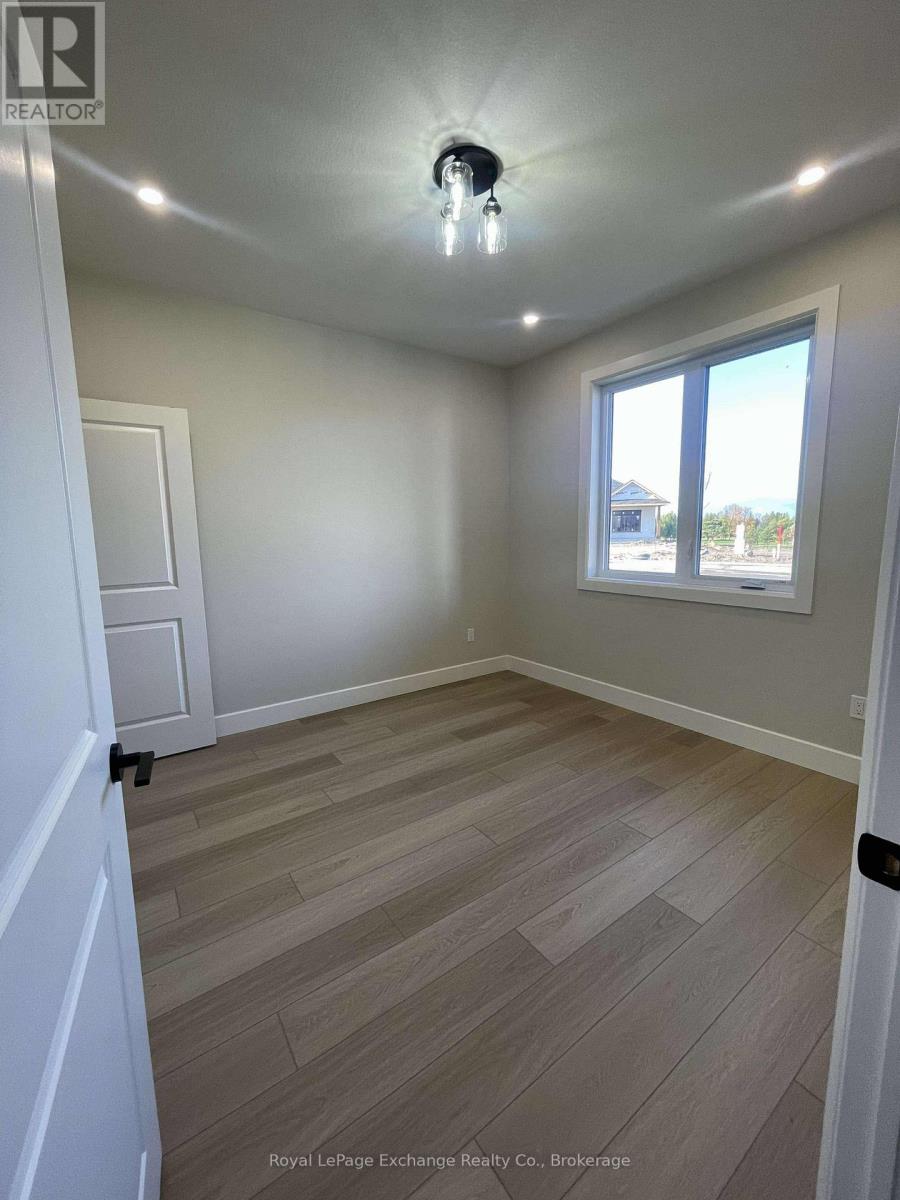 8 Mercedes Crescent N, Kincardine, Ontario  N2Z 1G8 - Photo 16 - X13027554