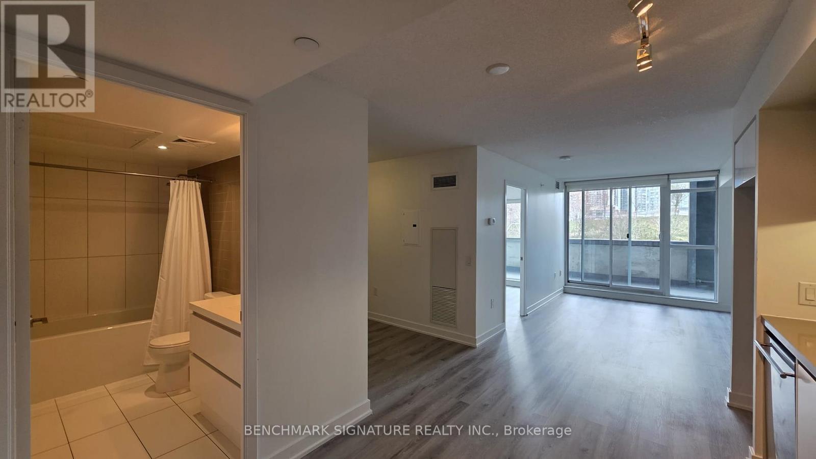 205 - 75 Queens Wharf Road, Toronto, Ontario  M5V 0J8 - Photo 8 - C13027546