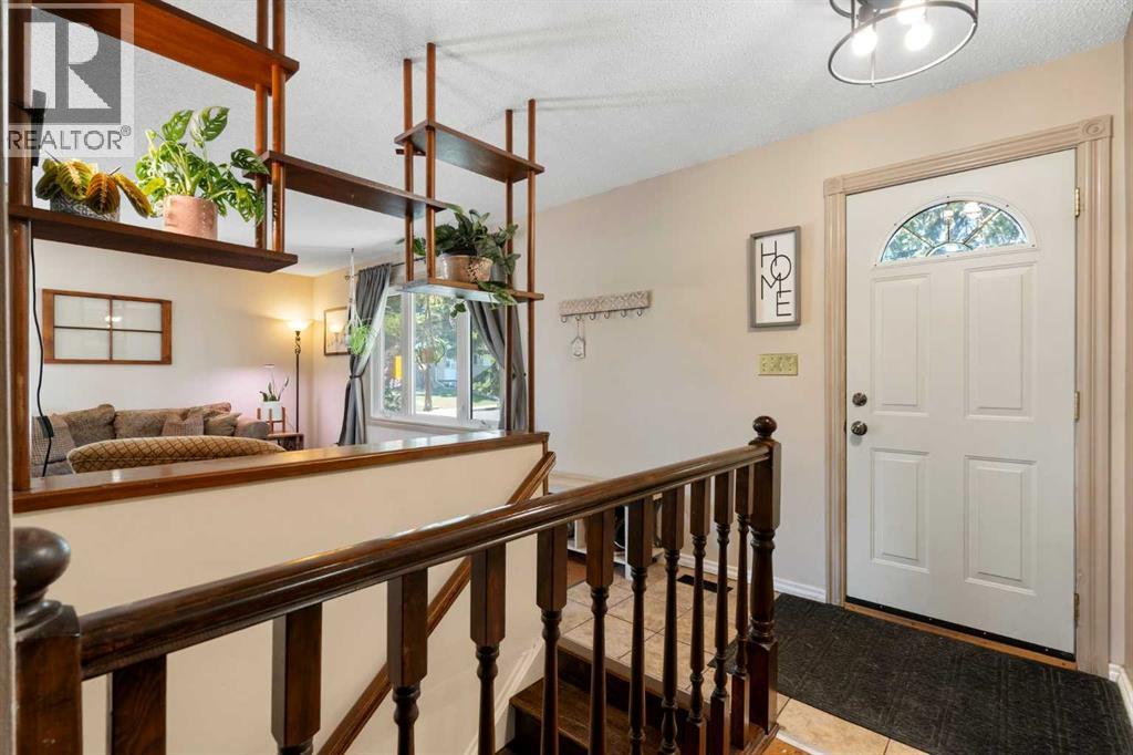 4609 Marcombe Way NE, Calgary, Alberta  T2A 3G6 - Photo 5 - A2303431