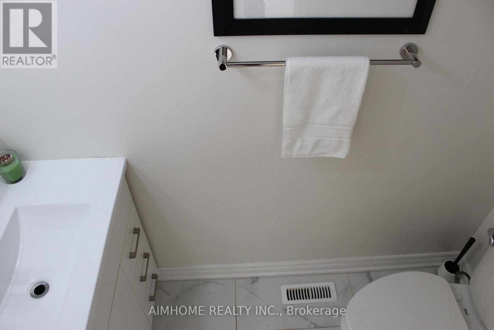 2311 Bridletowne Circle, Toronto (L'amoreaux), Ontario  M1W 2L3 - Photo 13 - E13027584