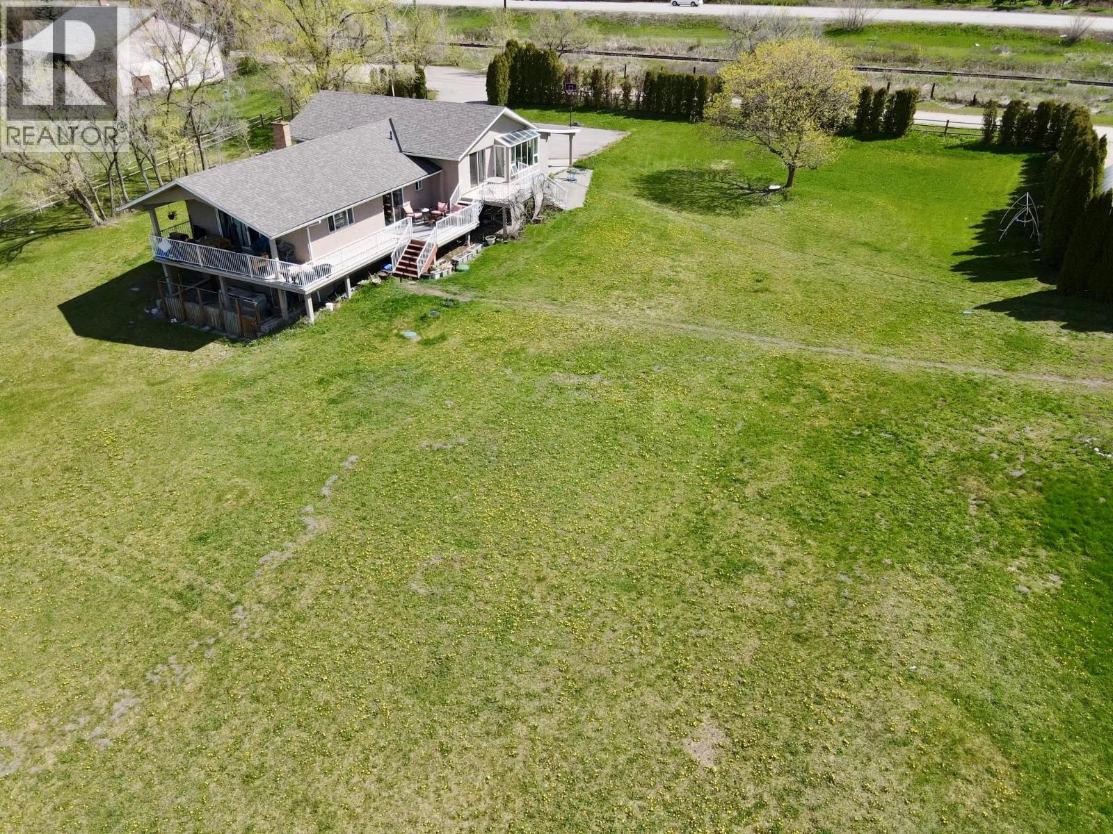 7792 Lochdale Road, Vernon, British Columbia  V1B 3R8 - Photo 9 - 10384345