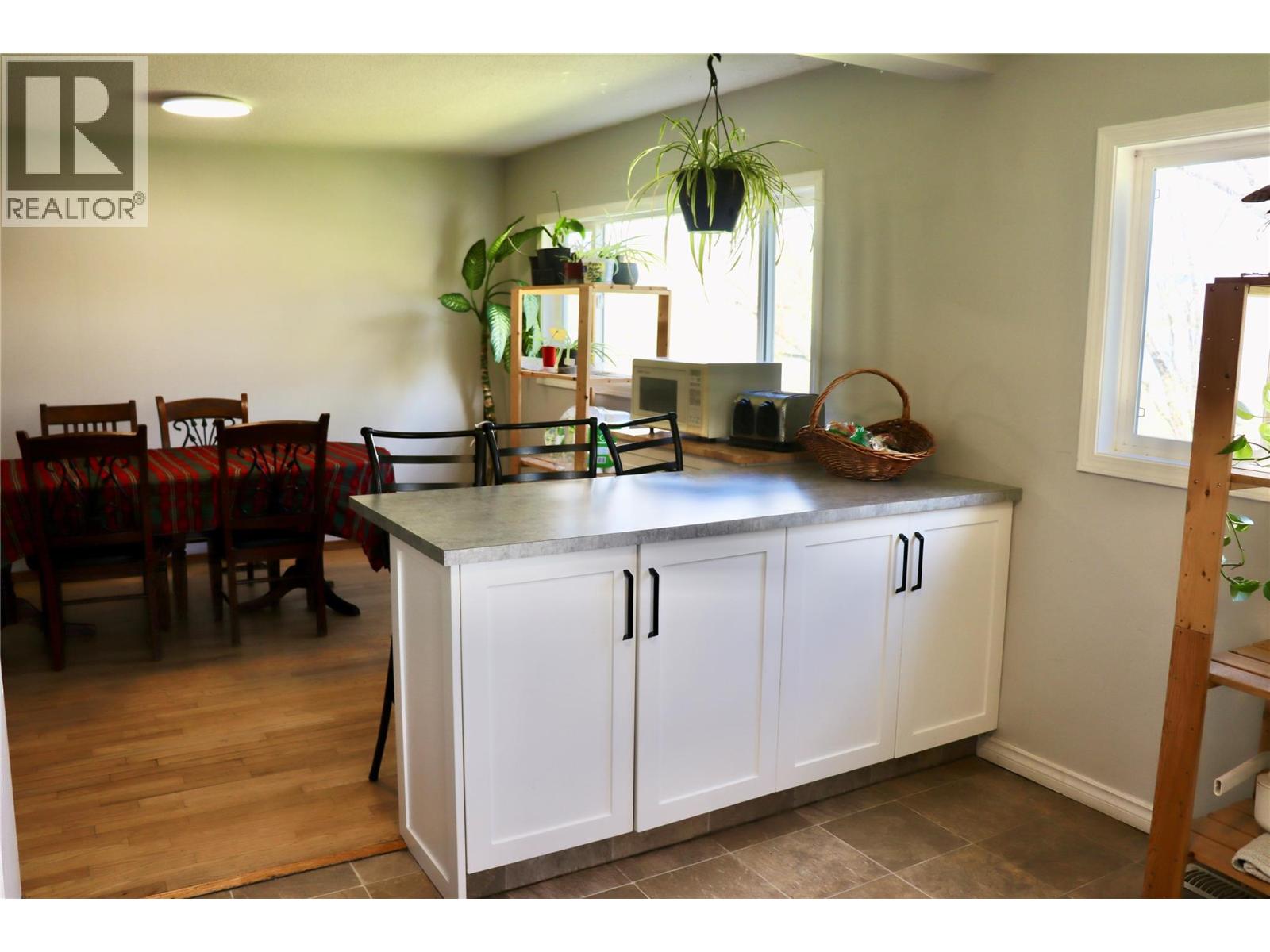 7792 Lochdale Road, Vernon, British Columbia  V1B 3R8 - Photo 12 - 10384345