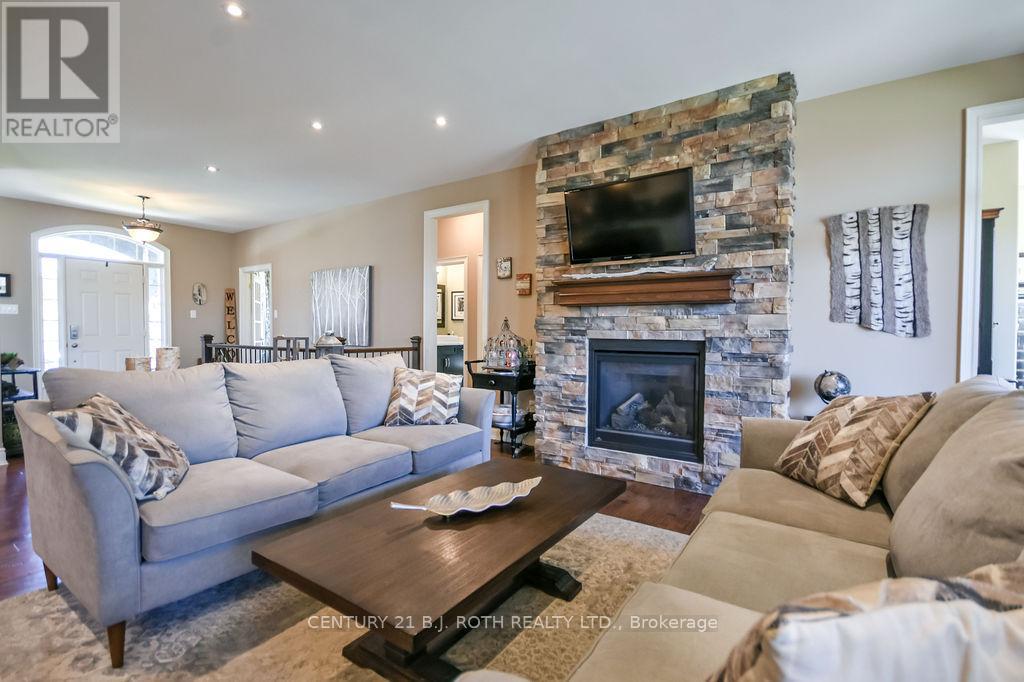 2 Roy Hickling Drive, Springwater, Ontario  L9X 0J2 - Photo 11 - S13027592