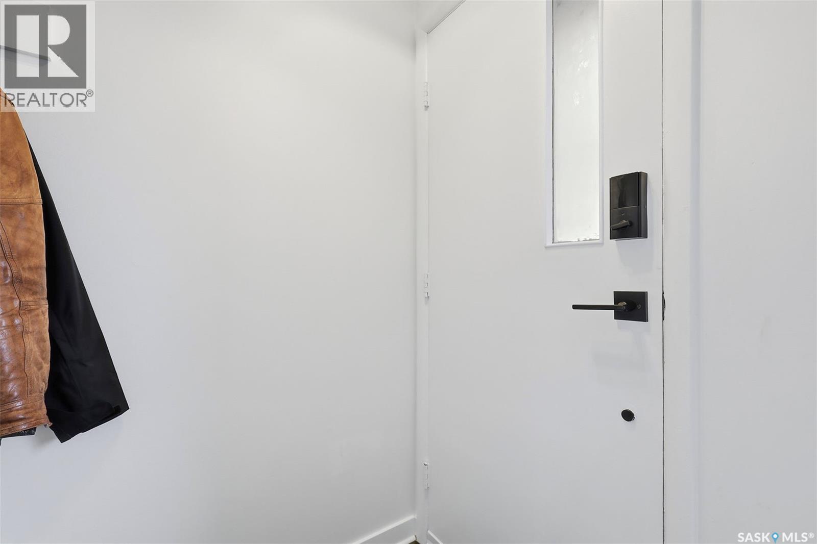 305 Montreal Avenue N, Saskatoon, Saskatchewan  S7L 3N7 - Photo 3 - SK033583