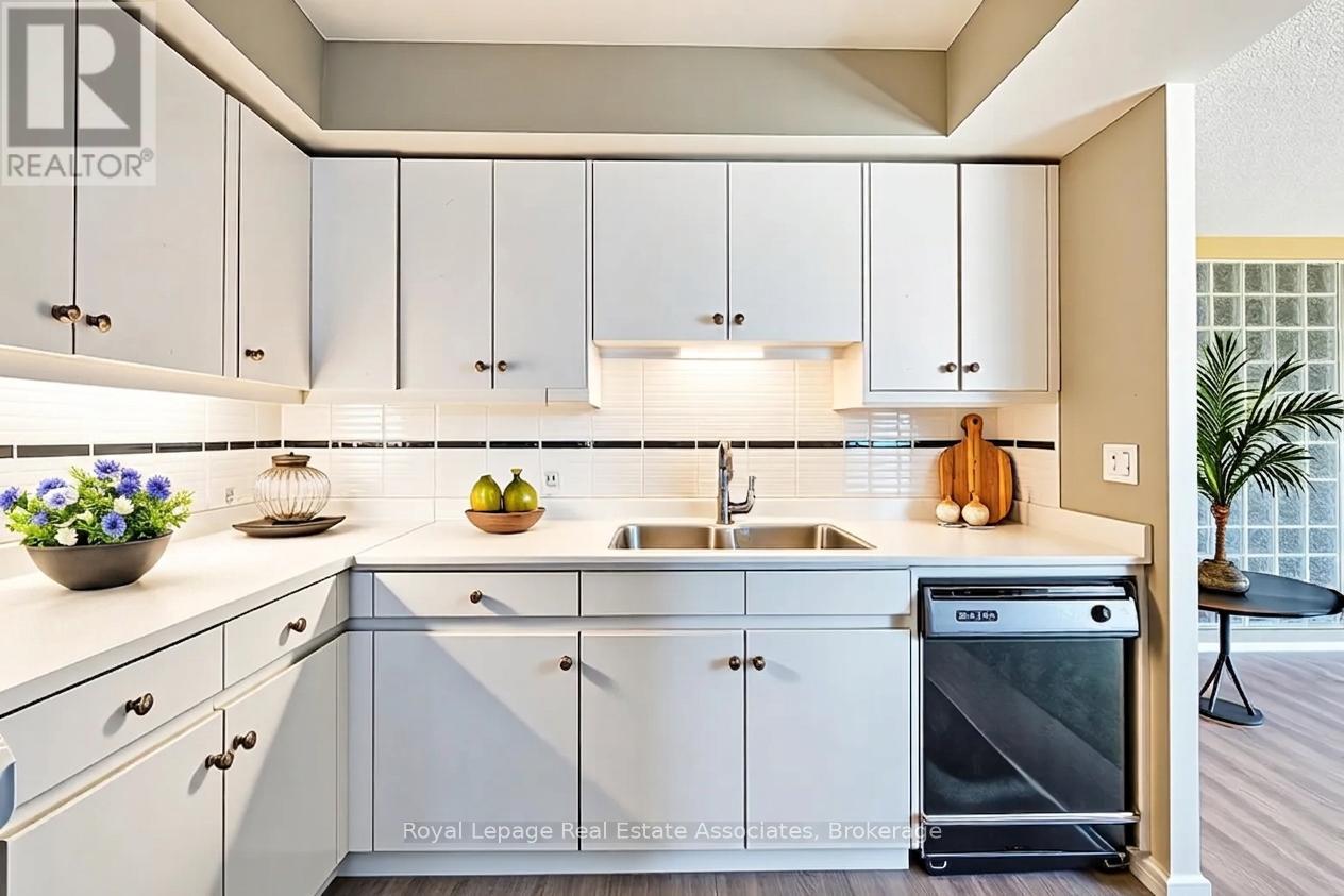 2407 - 1 Palace Pier Court, Toronto, Ontario  M8V 3W9 - Photo 14 - W13027486