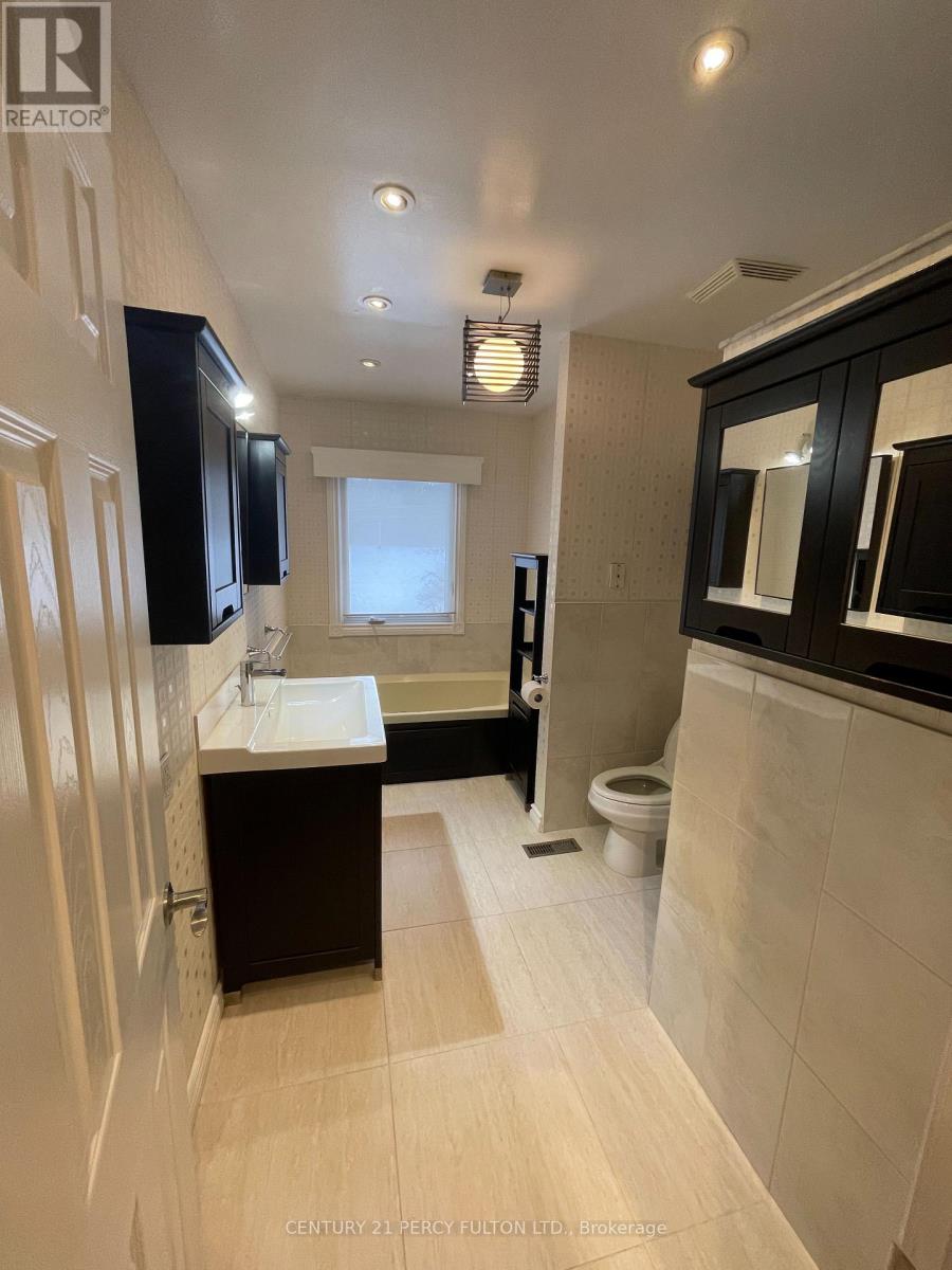 10208 Tenth Line, Halton Hills, Ontario  L0P 1K0 - Photo 18 - W13027496