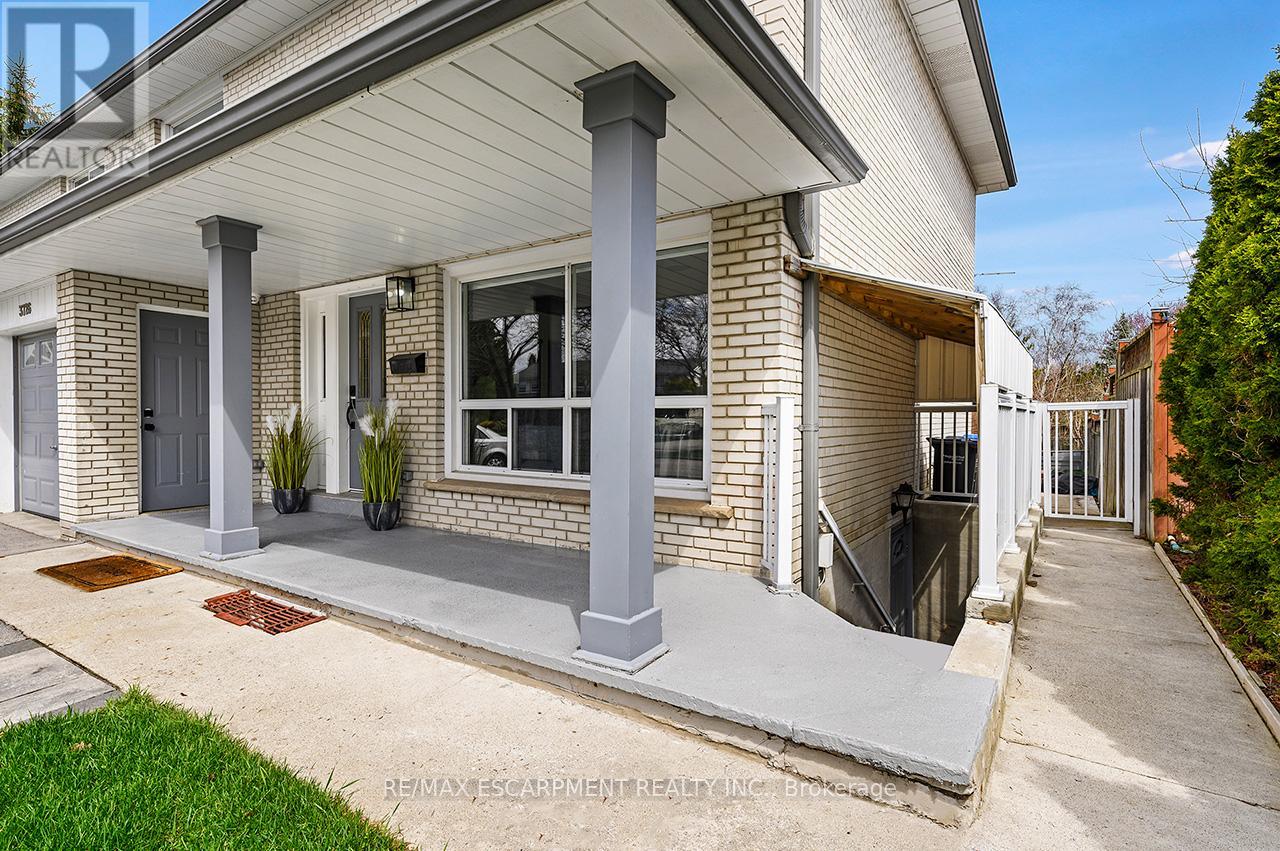 3726 Holden Crescent, Mississauga, Ontario  L5A 2V8 - Photo 3 - W13027502