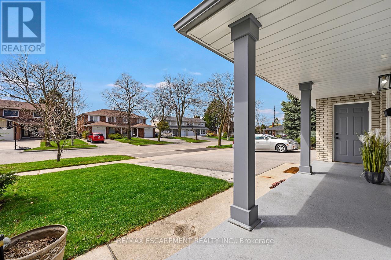 3726 Holden Crescent, Mississauga, Ontario  L5A 2V8 - Photo 4 - W13027502