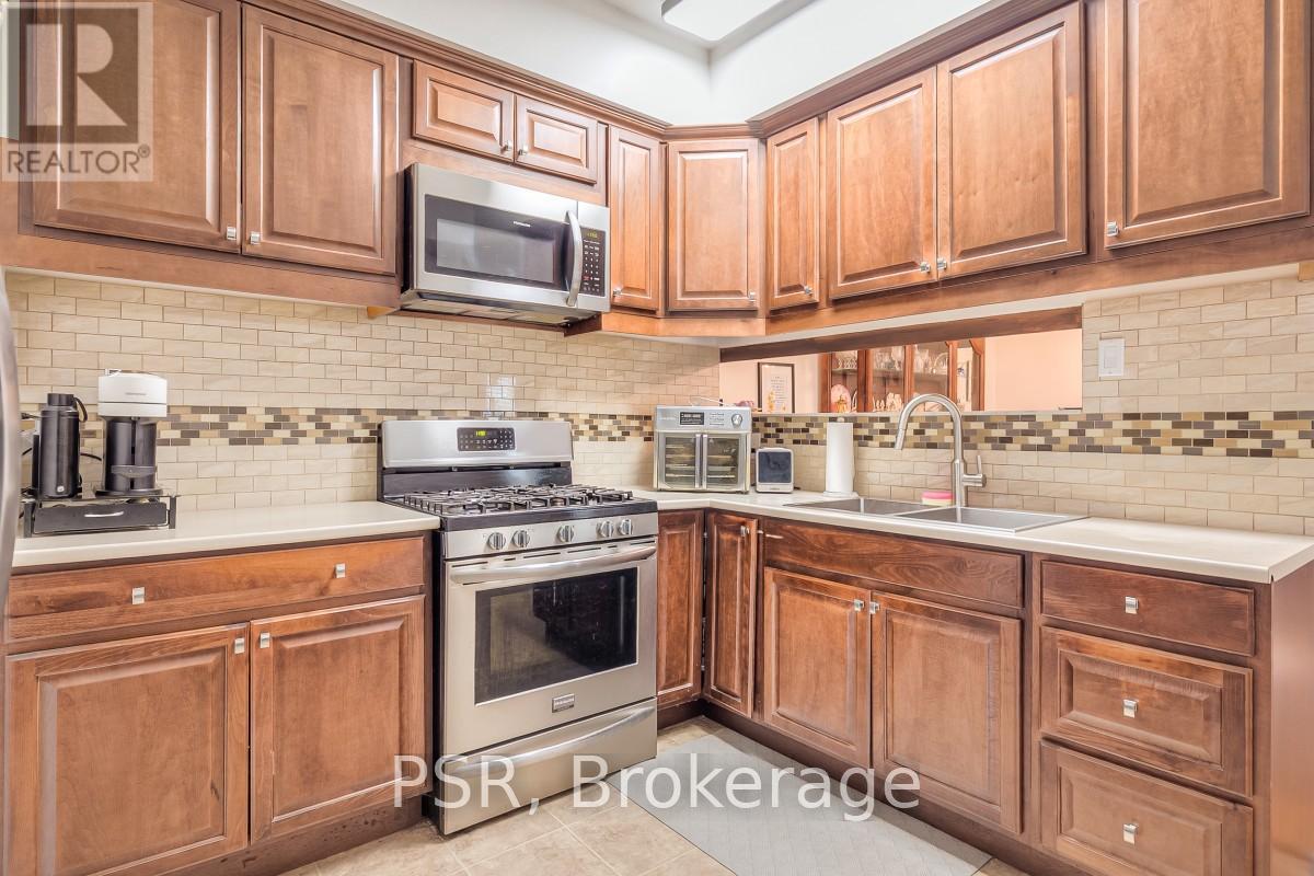 41 Springhurst Avenue, Toronto, Ontario  M6K 1B4 - Photo 10 - W13027520