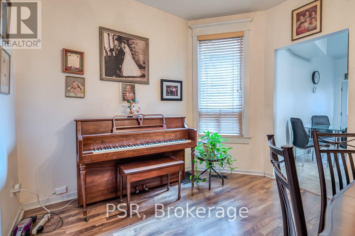 41 Springhurst Avenue, Toronto, Ontario  M6K 1B4 - Photo 8 - W13027520