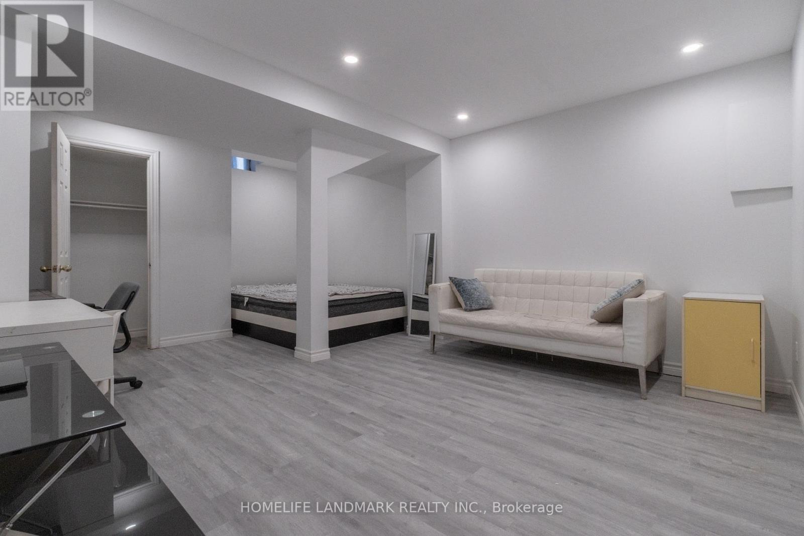 2453 Strathmore Crescent, Mississauga, Ontario  L5M 5K9 - Photo 33 - W13027550