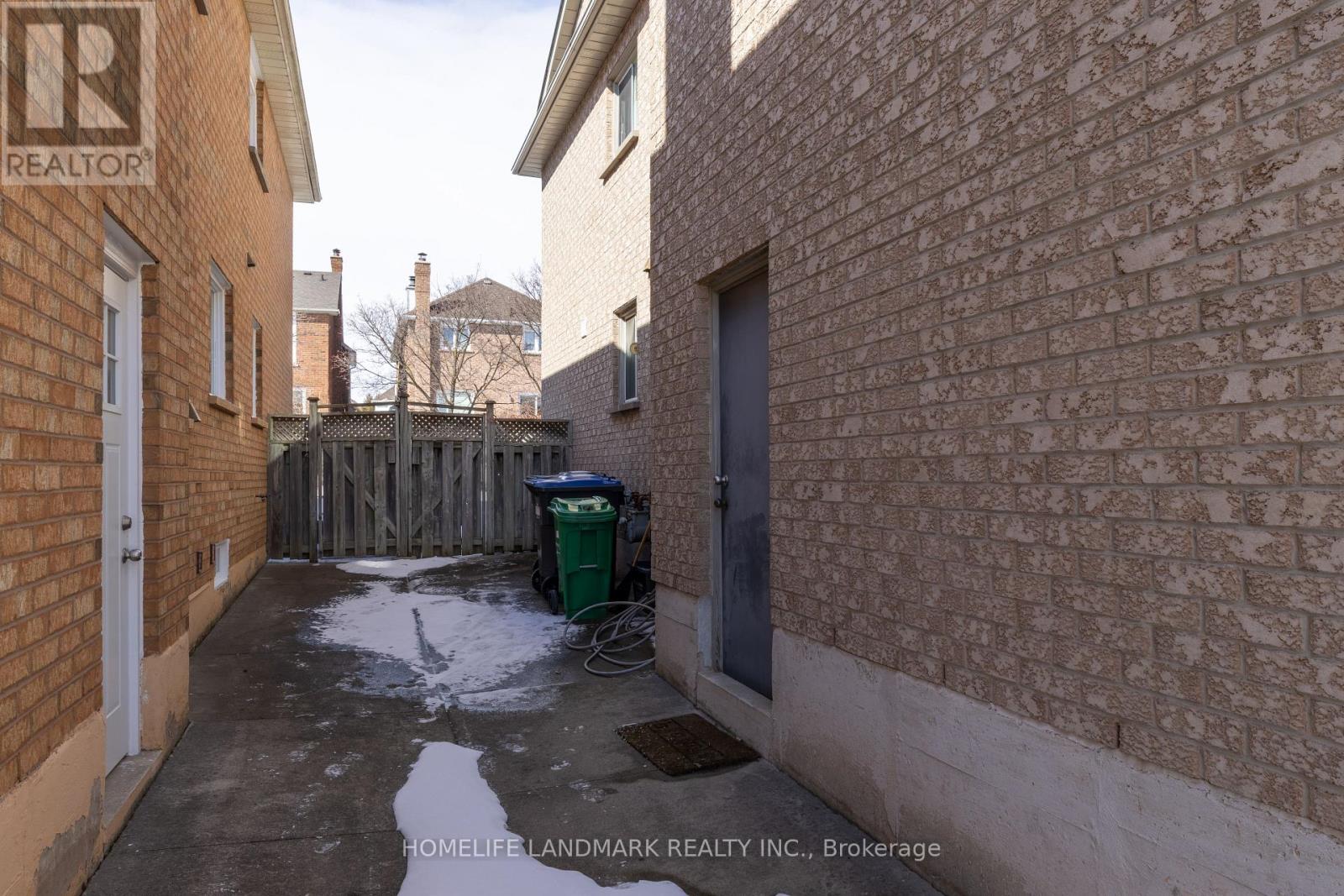 2453 Strathmore Crescent, Mississauga, Ontario  L5M 5K9 - Photo 36 - W13027550