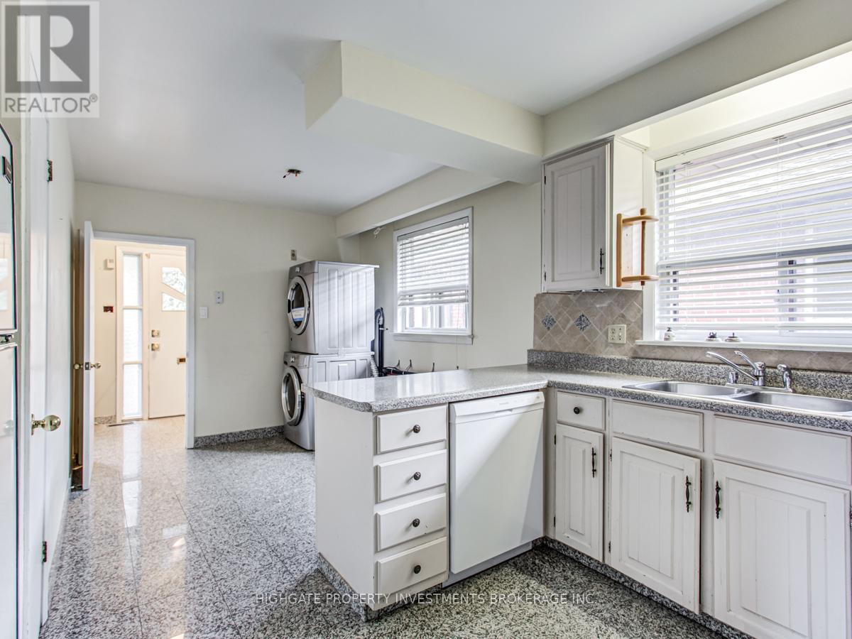 Upper - 33 Paulvale Crescent, Toronto, Ontario  M3J 1K4 - Photo 11 - W13027570