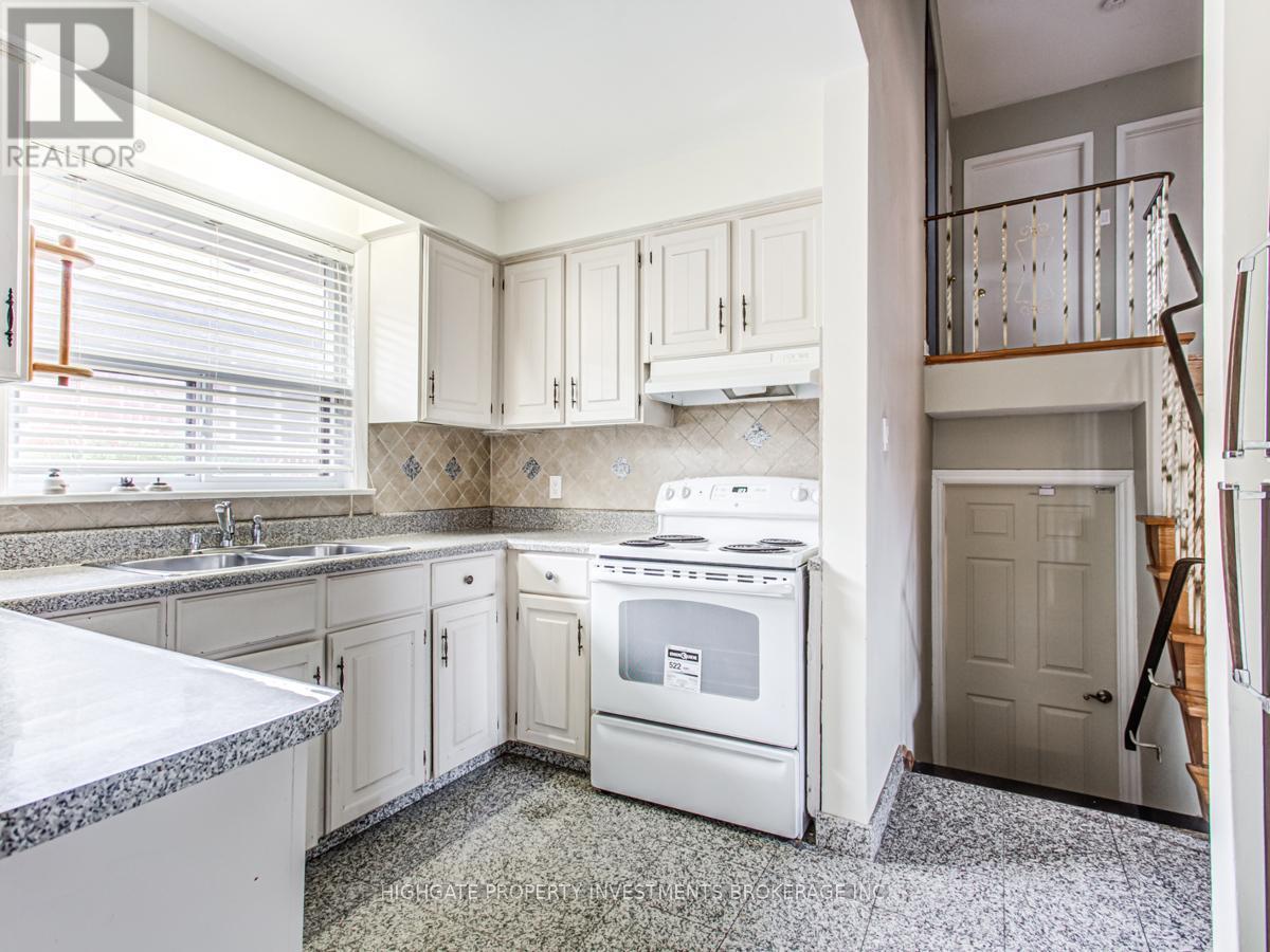 Upper - 33 Paulvale Crescent, Toronto, Ontario  M3J 1K4 - Photo 14 - W13027570