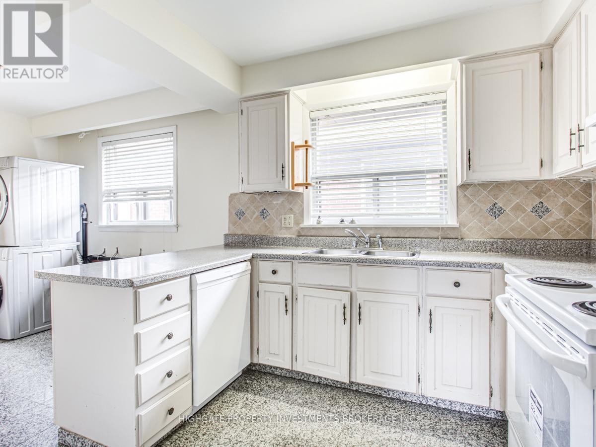 Upper - 33 Paulvale Crescent, Toronto, Ontario  M3J 1K4 - Photo 15 - W13027570