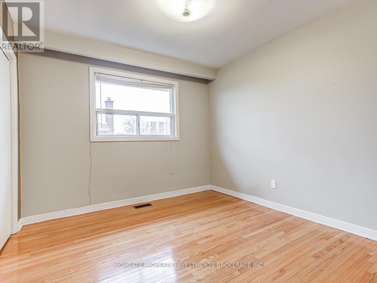 Upper - 33 Paulvale Crescent, Toronto, Ontario  M3J 1K4 - Photo 16 - W13027570