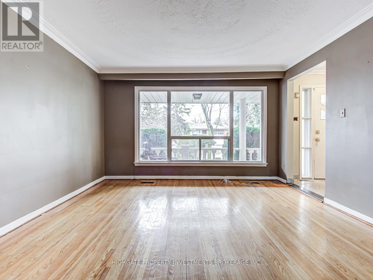 Upper - 33 Paulvale Crescent, Toronto, Ontario  M3J 1K4 - Photo 6 - W13027570