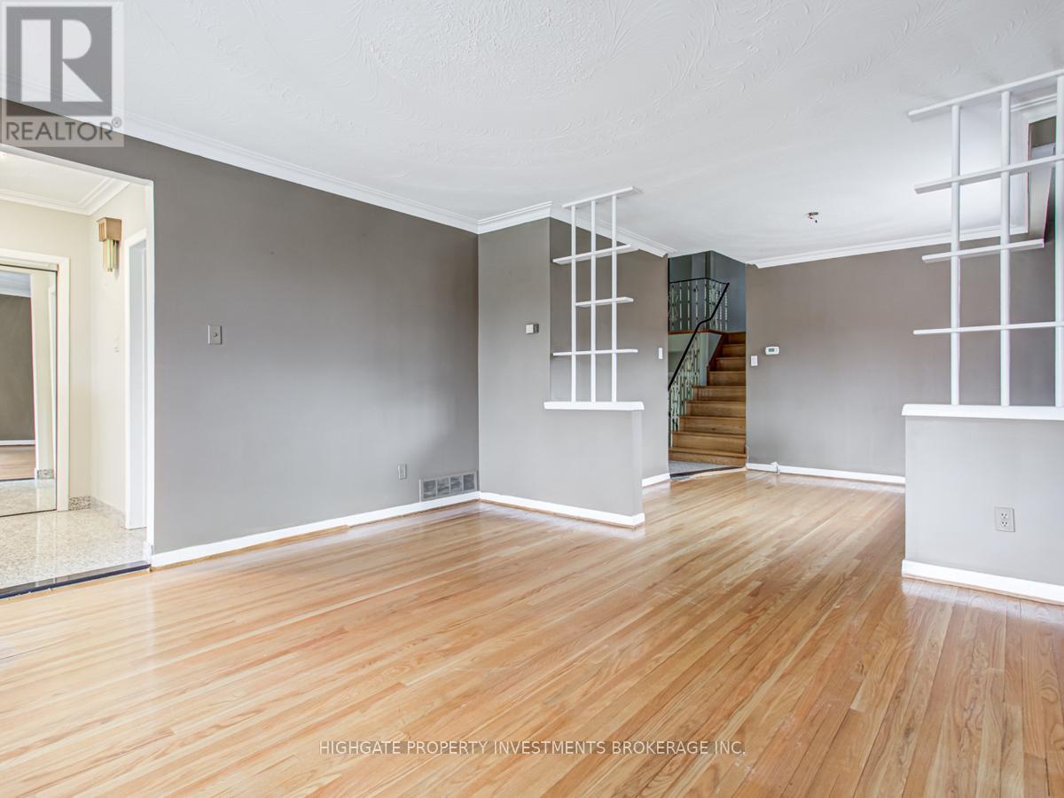 Upper - 33 Paulvale Crescent, Toronto, Ontario  M3J 1K4 - Photo 8 - W13027570