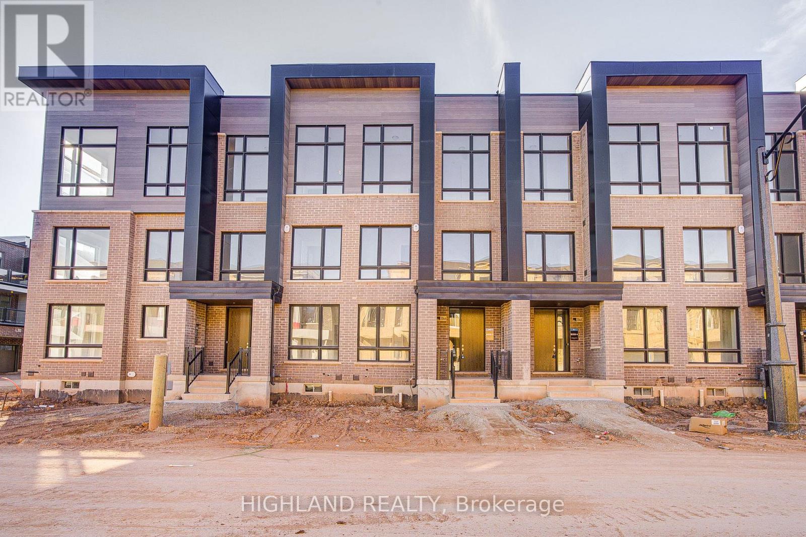 3046 Perkins Way, Oakville, Ontario  L6H 7Z3 - Photo 1 - W13027596