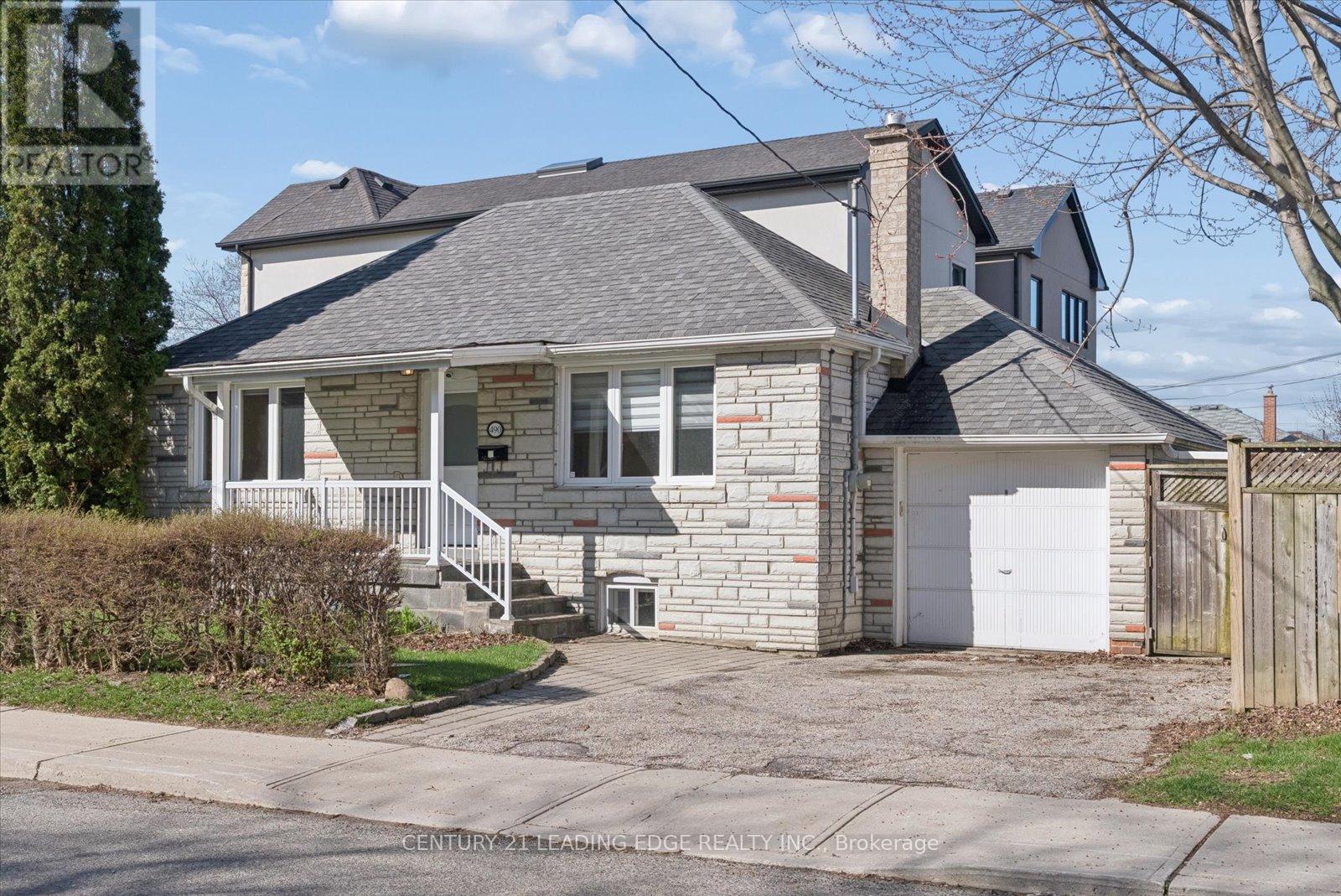 490 ARLINGTON AVENUE, Toronto, Ontario