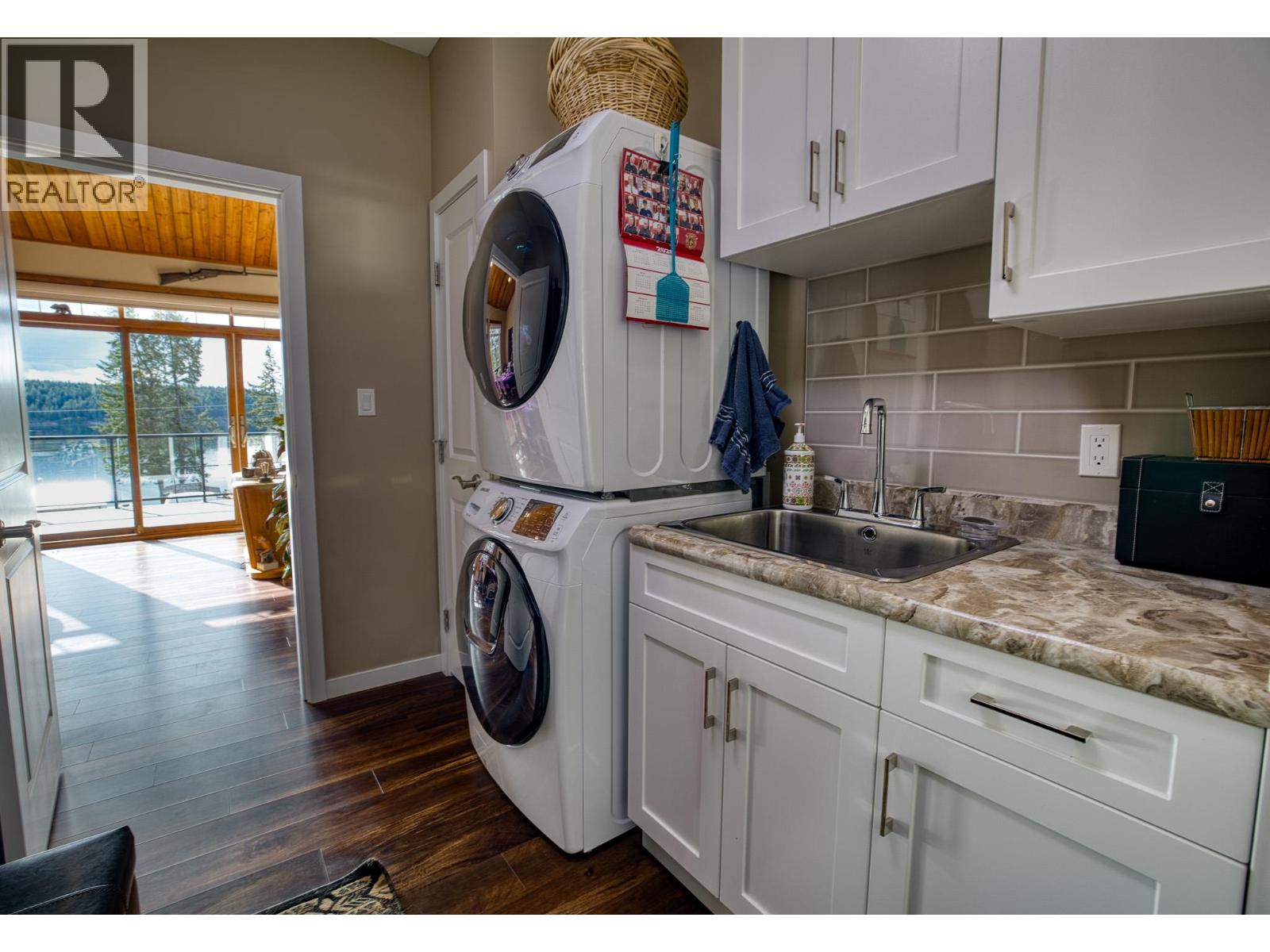 3779 Emerald Crescent, Lac La Hache, British Columbia  V0K 1T1 - Photo 6 - R3114278