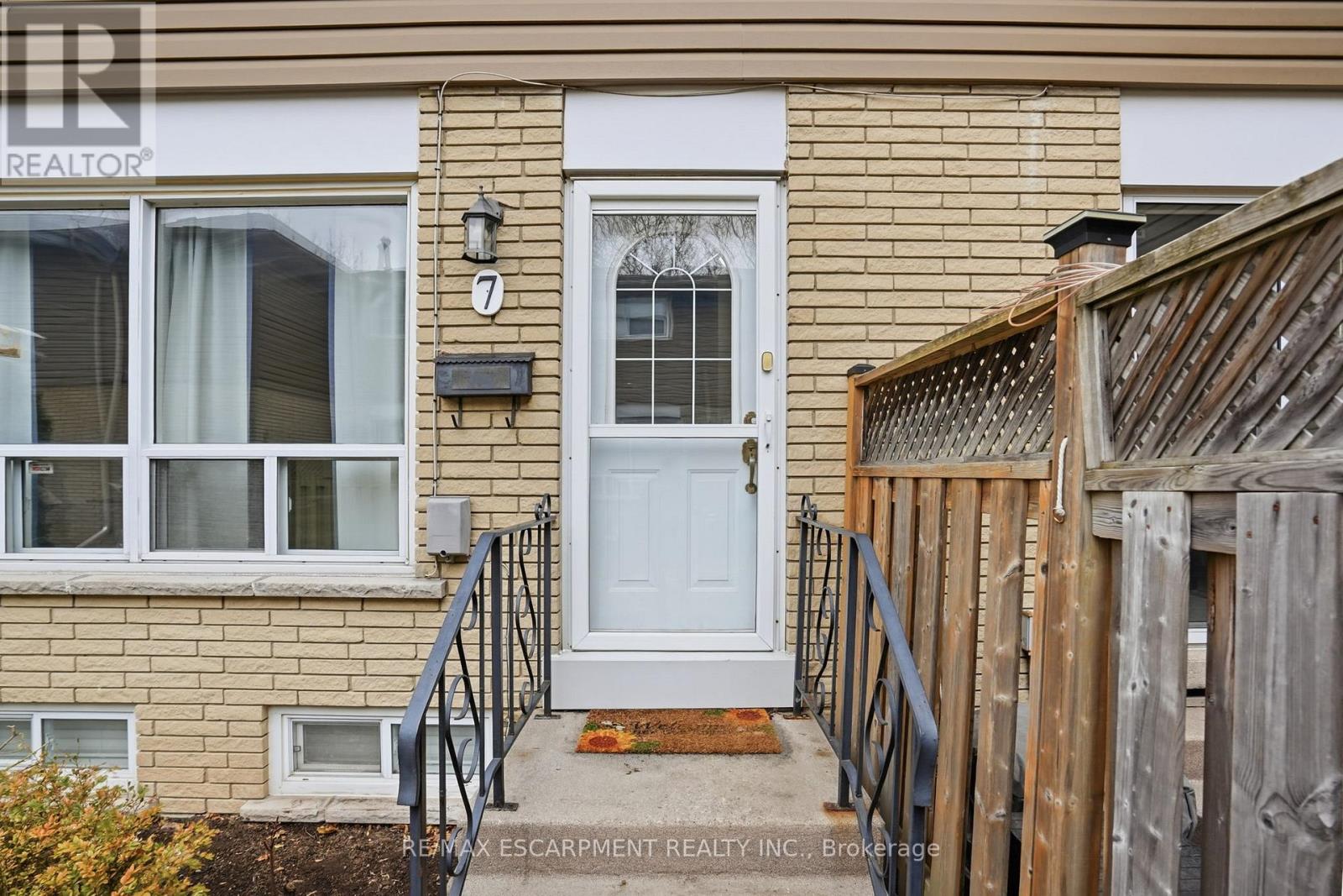 7 - 914 Mohawk Road, Hamilton, Ontario  L8T 2R8 - Photo 3 - X13027560