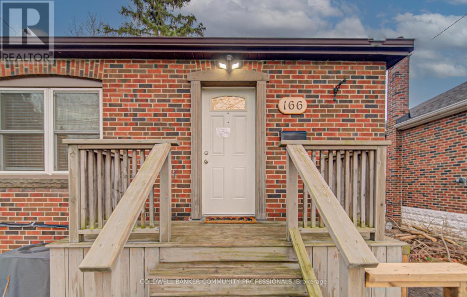 166 Bond Street N, Hamilton, Ontario  L8S 3W6 - Photo 2 - X13025520