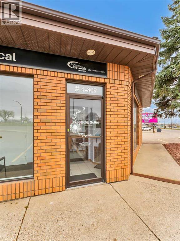 4, 809 Bullivant Crescent Sw, Medicine Hat, Alberta  T1A 5G5 - Photo 2 - A2302558