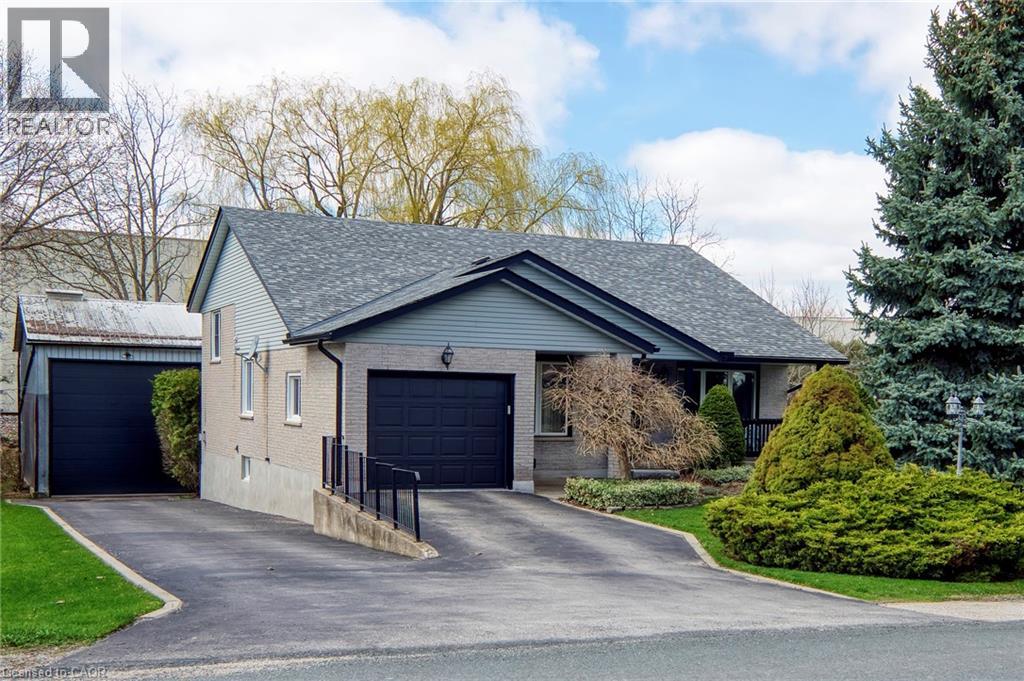 108 Queensway Drive, St. Jacobs, Ontario  N3B 2T5 - Photo 2 - 40821912