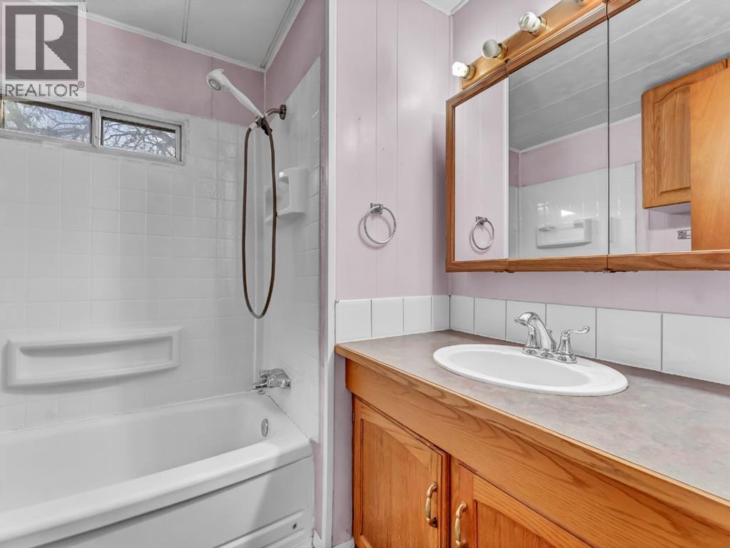 93, 4000 13 Avenue SE, Medicine Hat, Alberta  T1B 1J3 - Photo 20 - A2282205