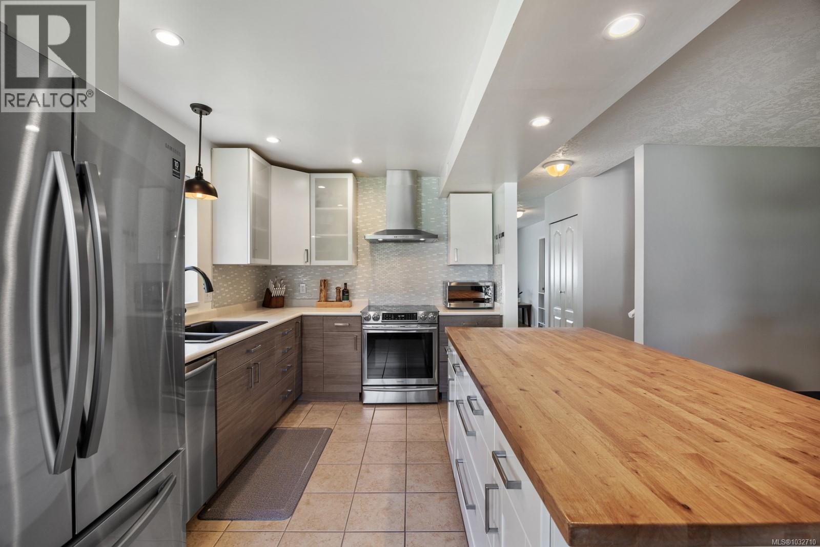 B 2425 1st St, Courtenay, British Columbia  V9N 8X9 - Photo 13 - 1032710