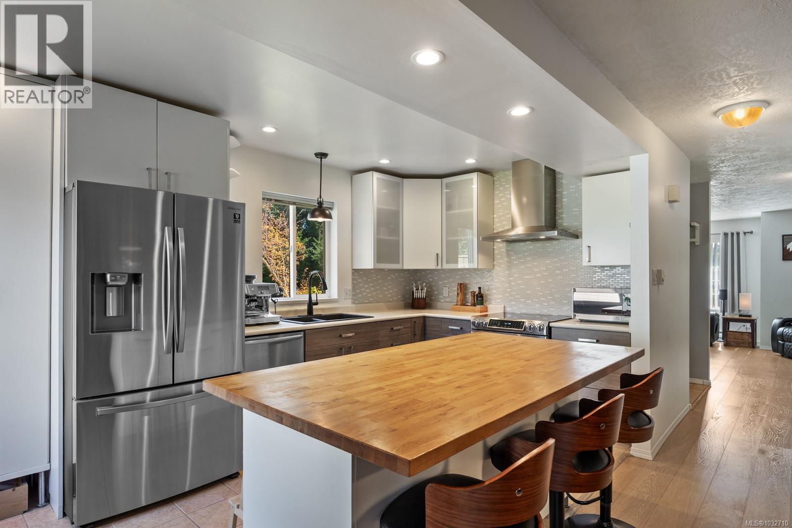 B 2425 1st St, Courtenay, British Columbia  V9N 8X9 - Photo 17 - 1032710